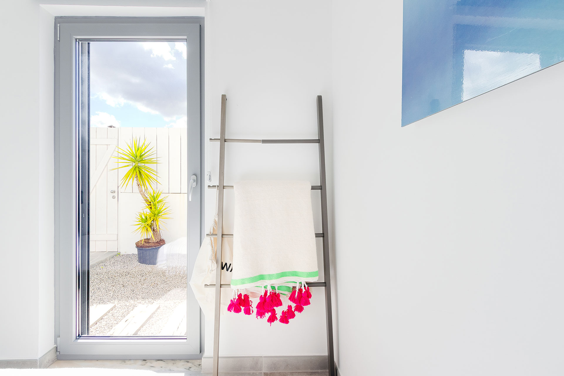 casa-alegra_house_Carvahal-setubal-portugal_interior-detail-door.jpg