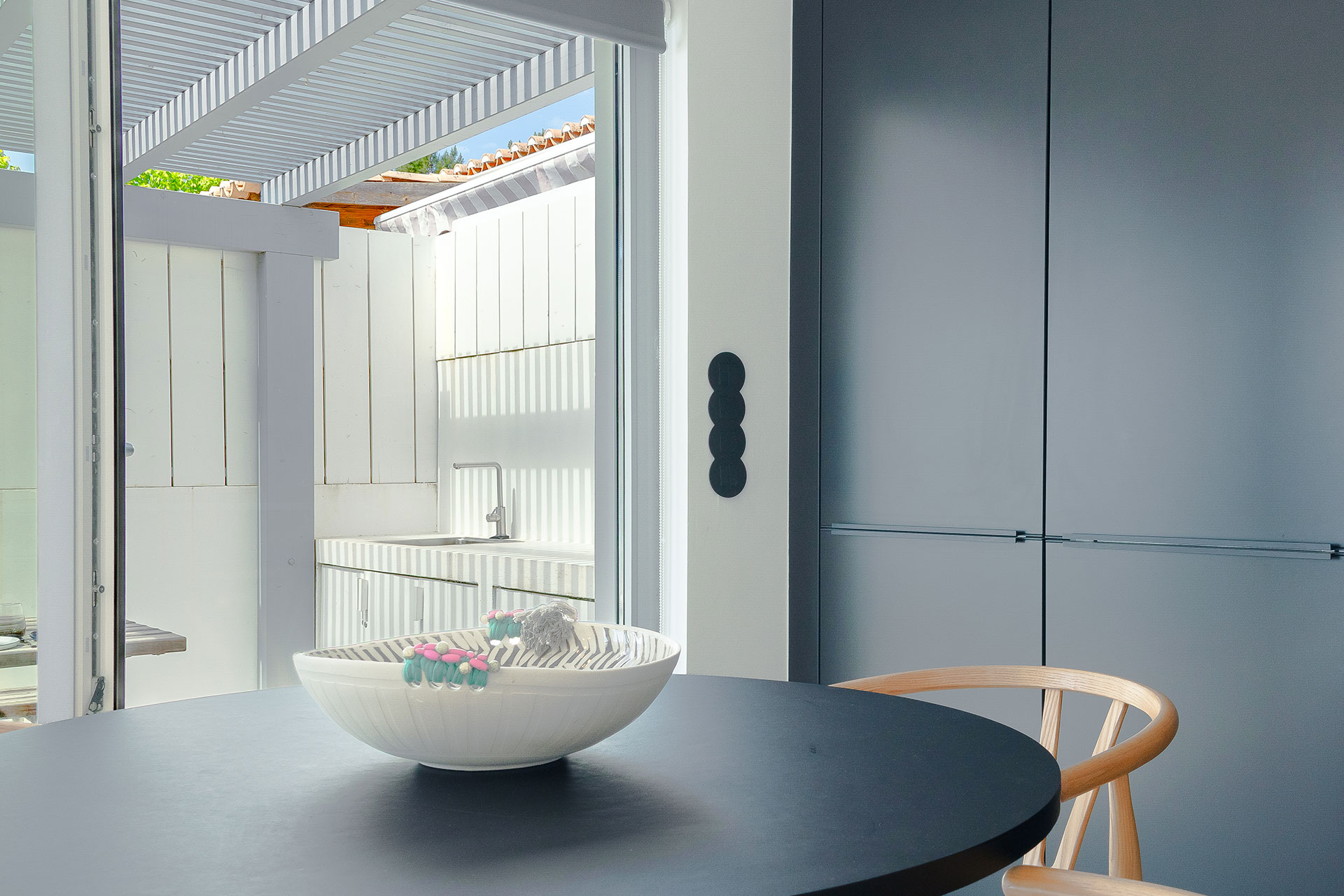 casa-alegra_house_Carvahal-setubal-portugal_interior-table-detail.jpg