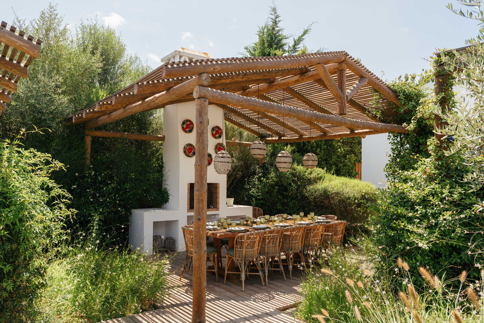 villa-ayina_beachhouse_comporta-setubal-portugal_exterior-dining.jpg