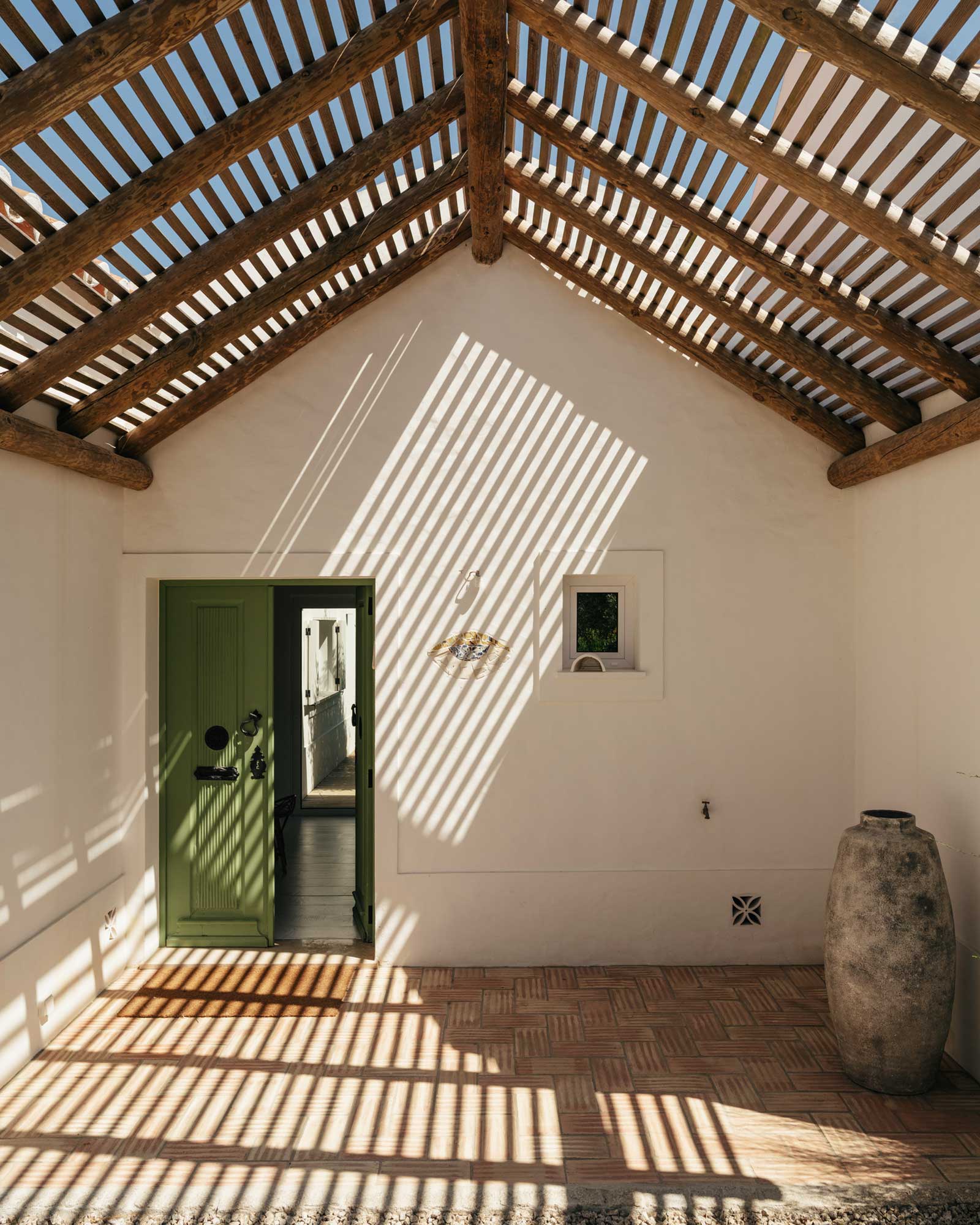 villa-ayina_beachhouse_comporta-setubal-portugal_exterior-door.jpg