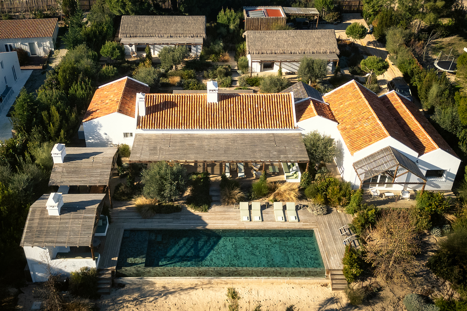 villa-ayina_beachhouse_comporta-setubal-portugal_exterior-drone.jpg