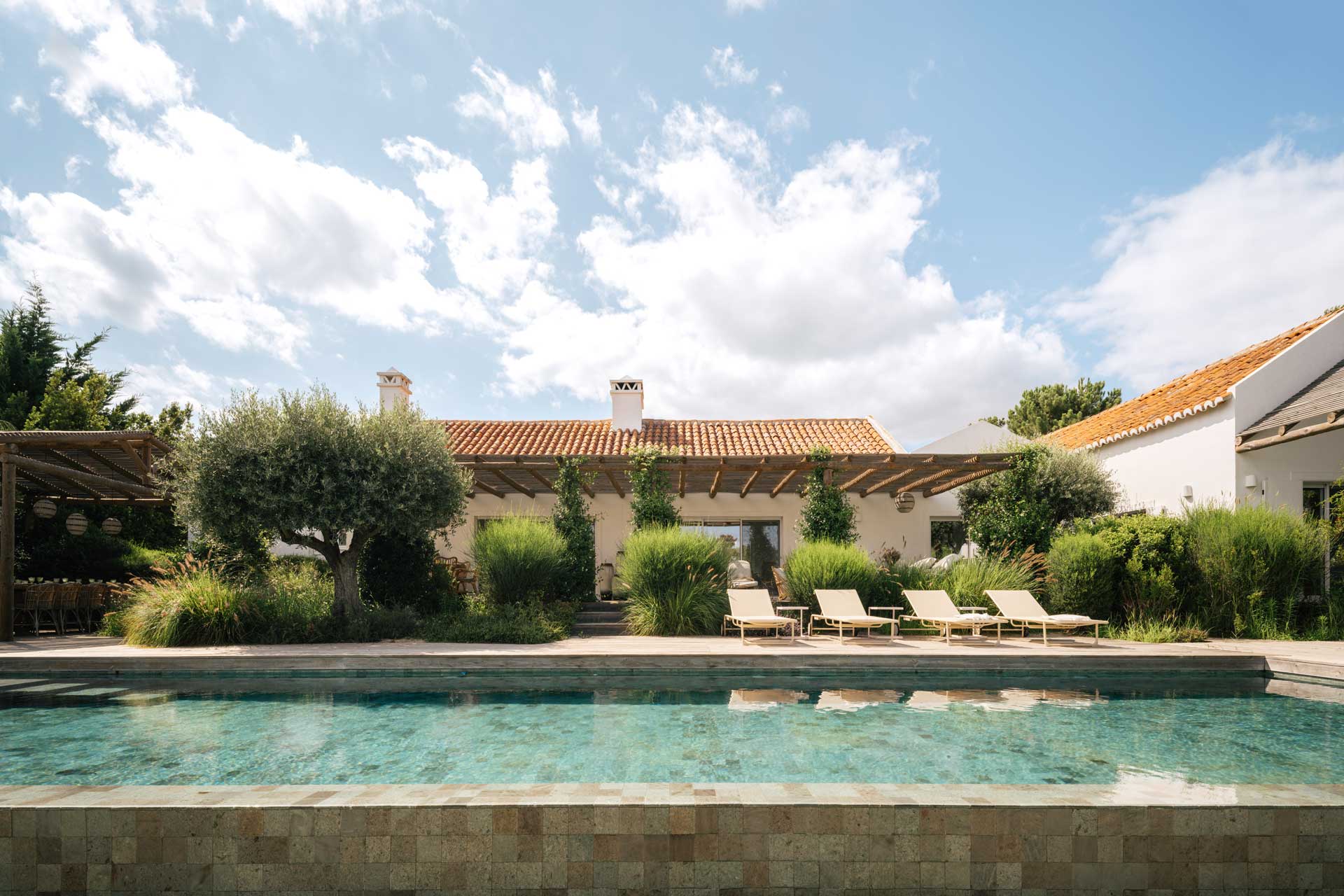 villa-ayina_beachhouse_comporta-setubal-portugal_exterior-pool-house.jpg