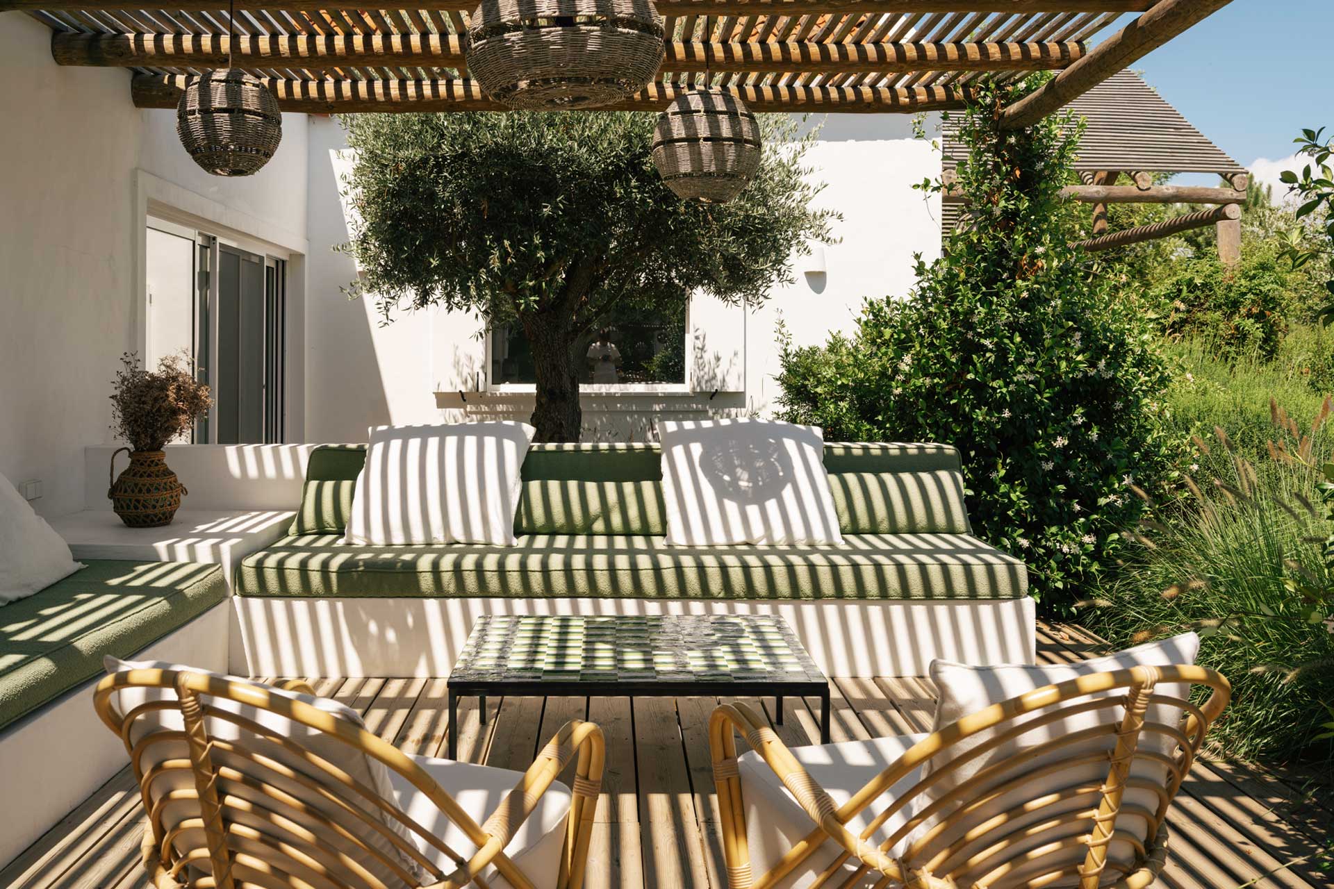 villa-ayina_beachhouse_comporta-setubal-portugal_exterior-shadow.jpg