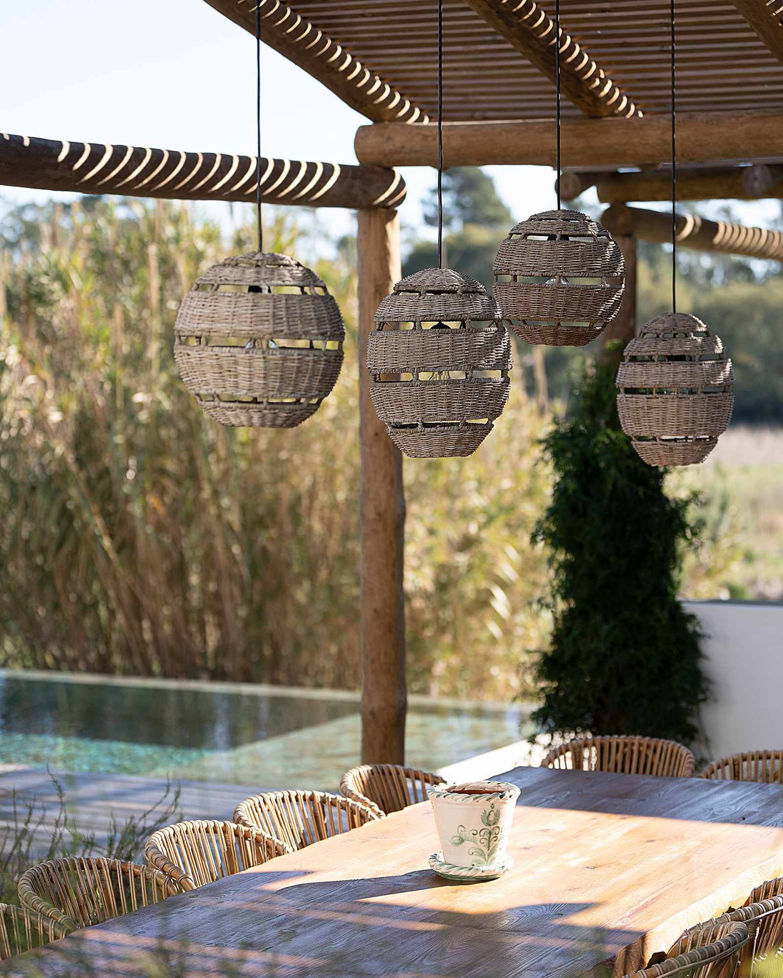 villa-ayina_beachhouse_comporta-setubal-portugal_exterior-table.jpg