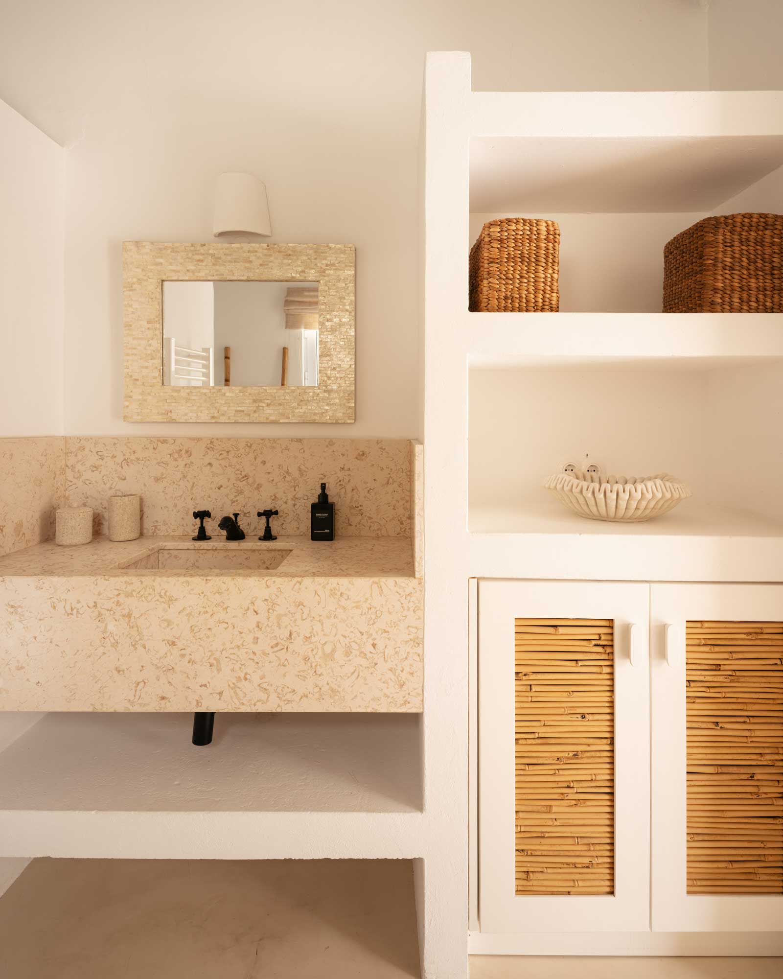 villa-ayina_beachhouse_comporta-setubal-portugal_interior-bathroom.jpg