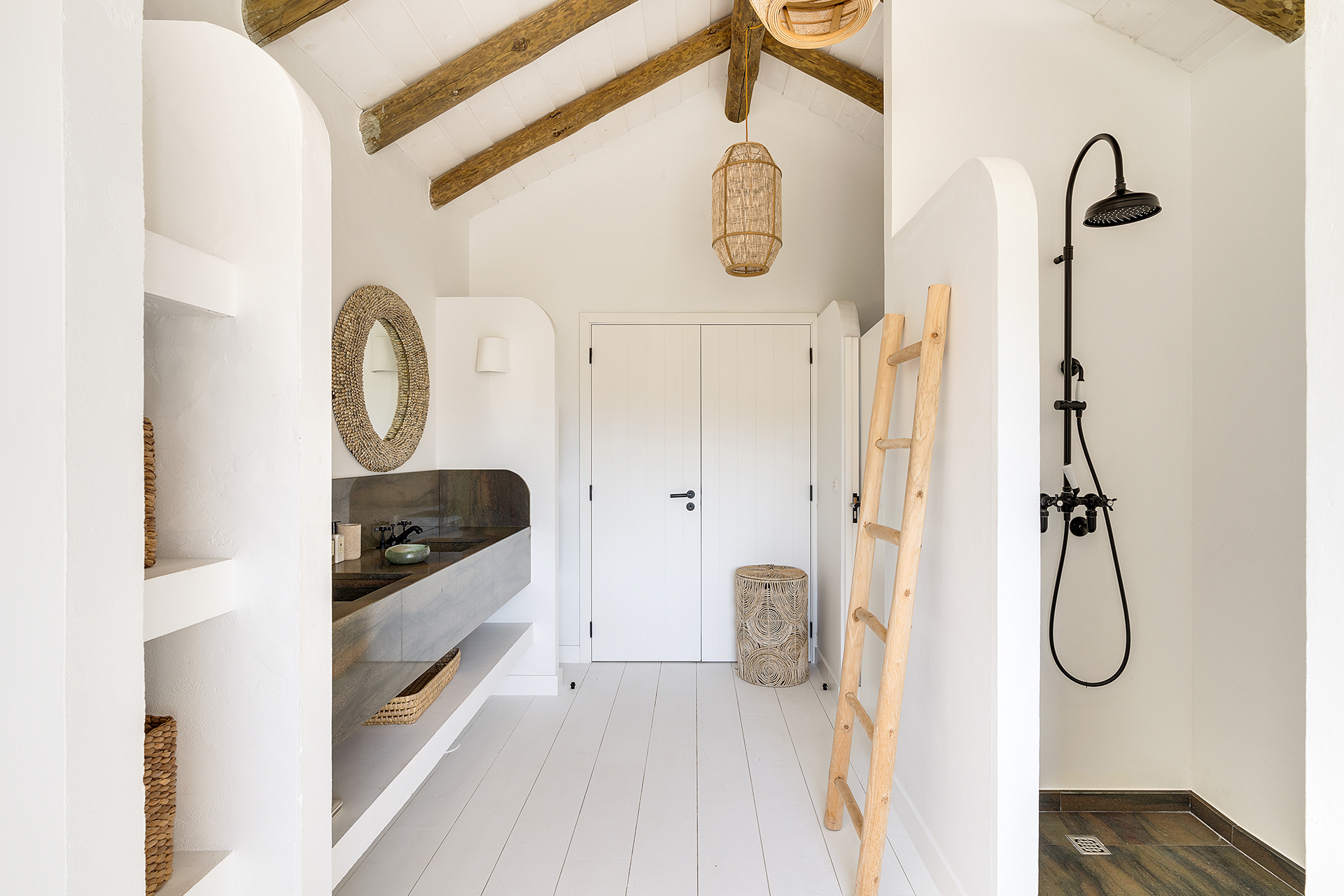 villa-ayina_beachhouse_comporta-setubal-portugal_interior-bathroom-space.jpg