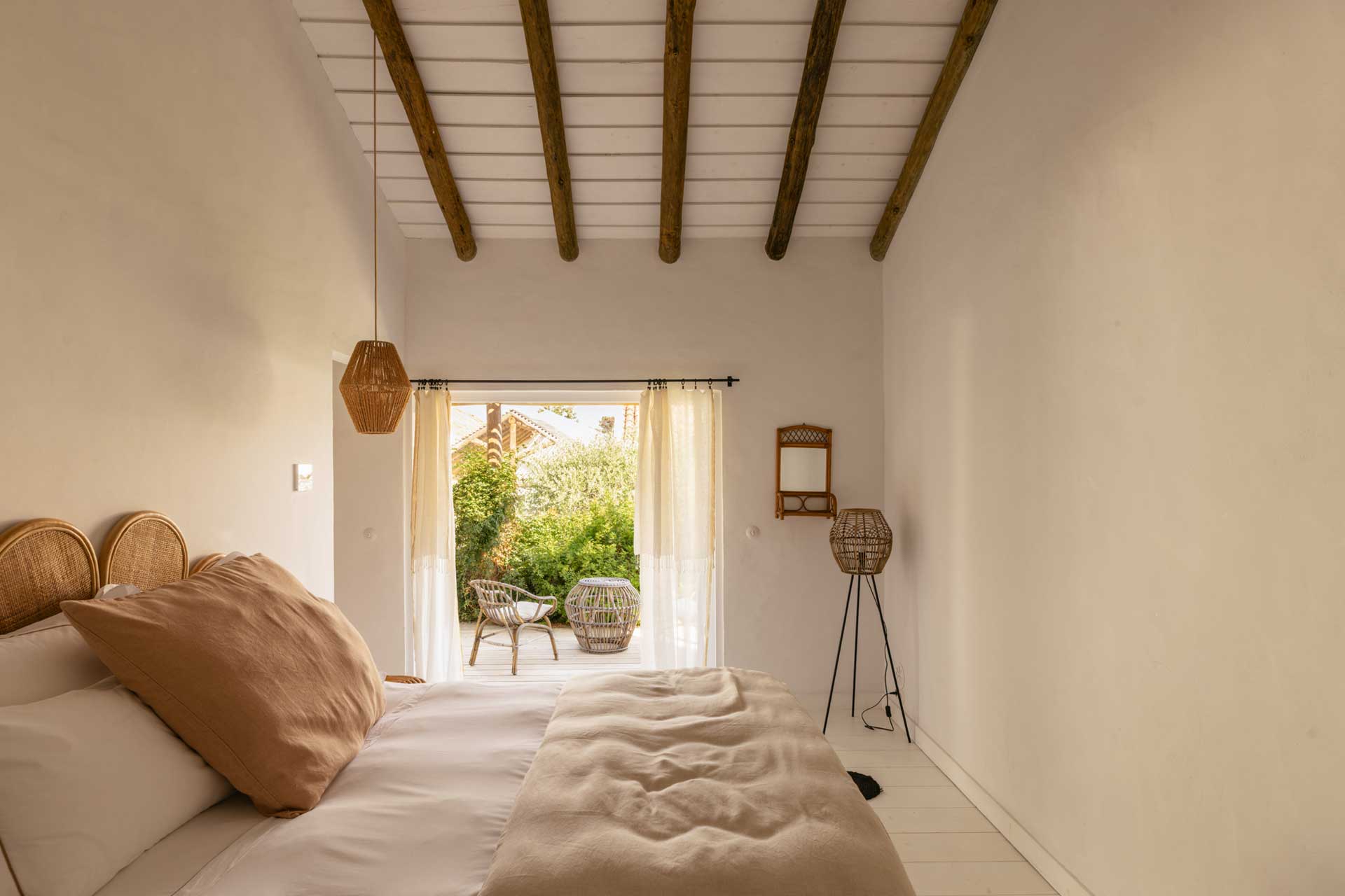 villa-ayina_beachhouse_comporta-setubal-portugal_interior-bedroom.jpg