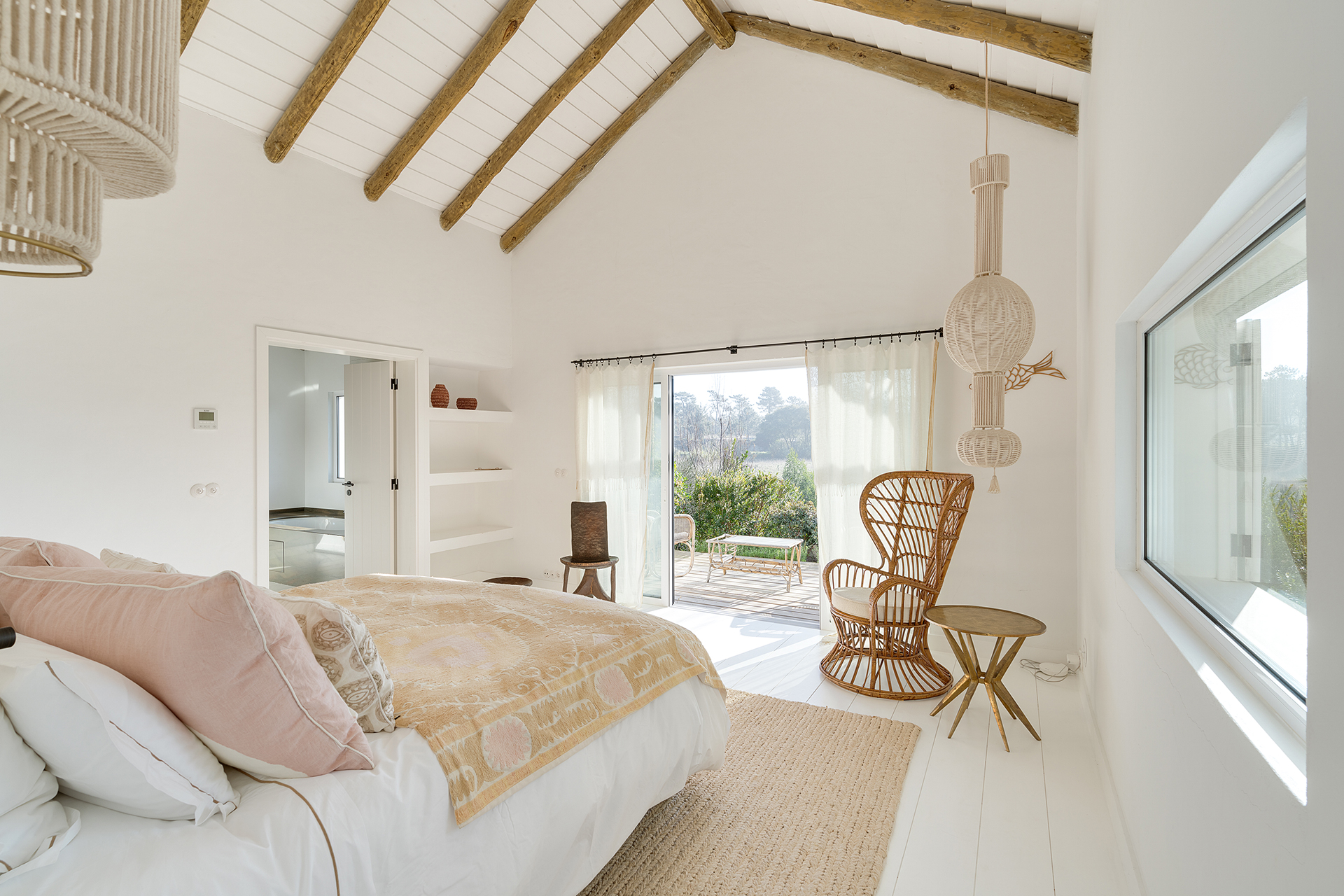 villa-ayina_beachhouse_comporta-setubal-portugal_interior-bedroom.jpg