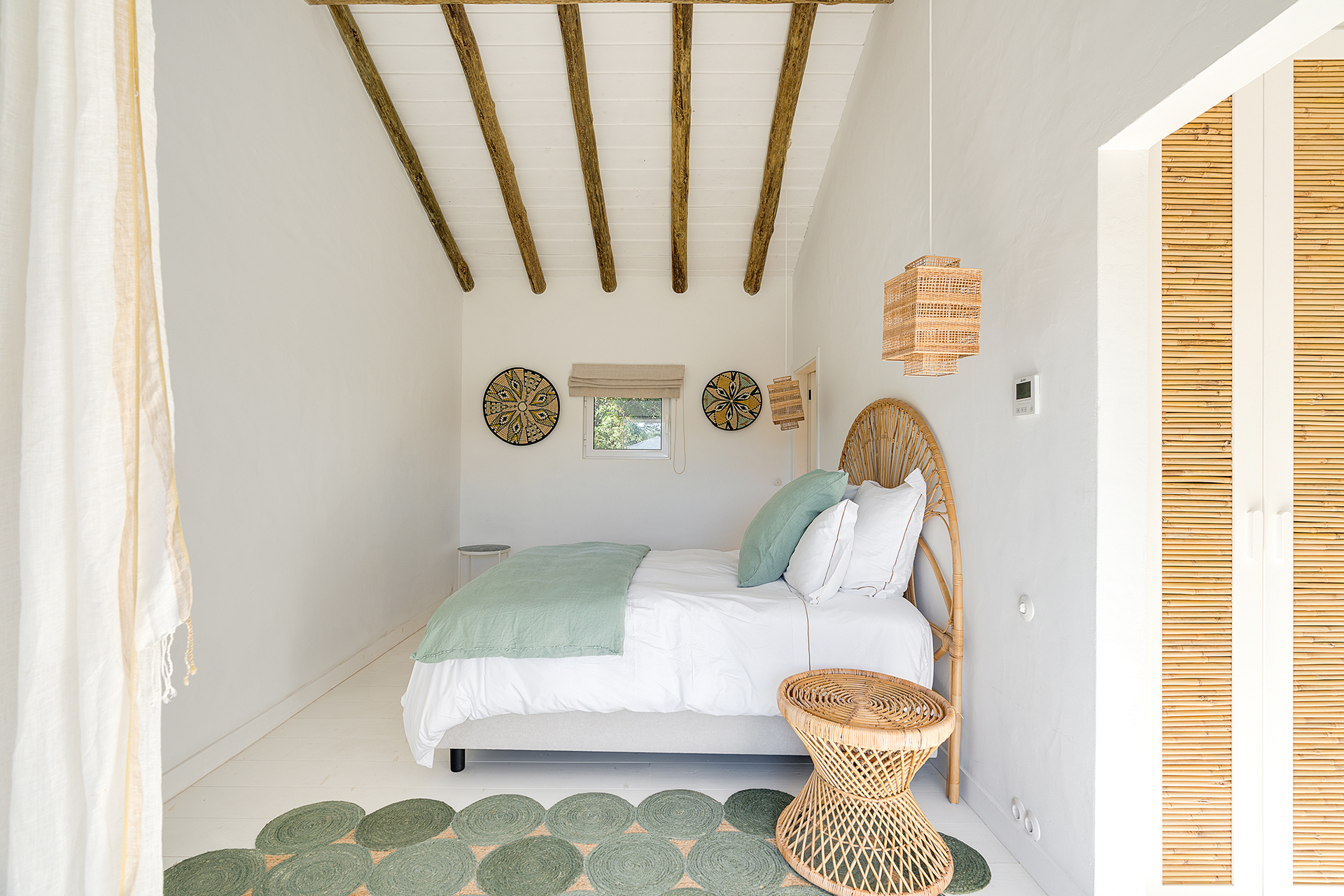 villa-ayina_beachhouse_comporta-setubal-portugal_interior-bedroom-decor.jpg