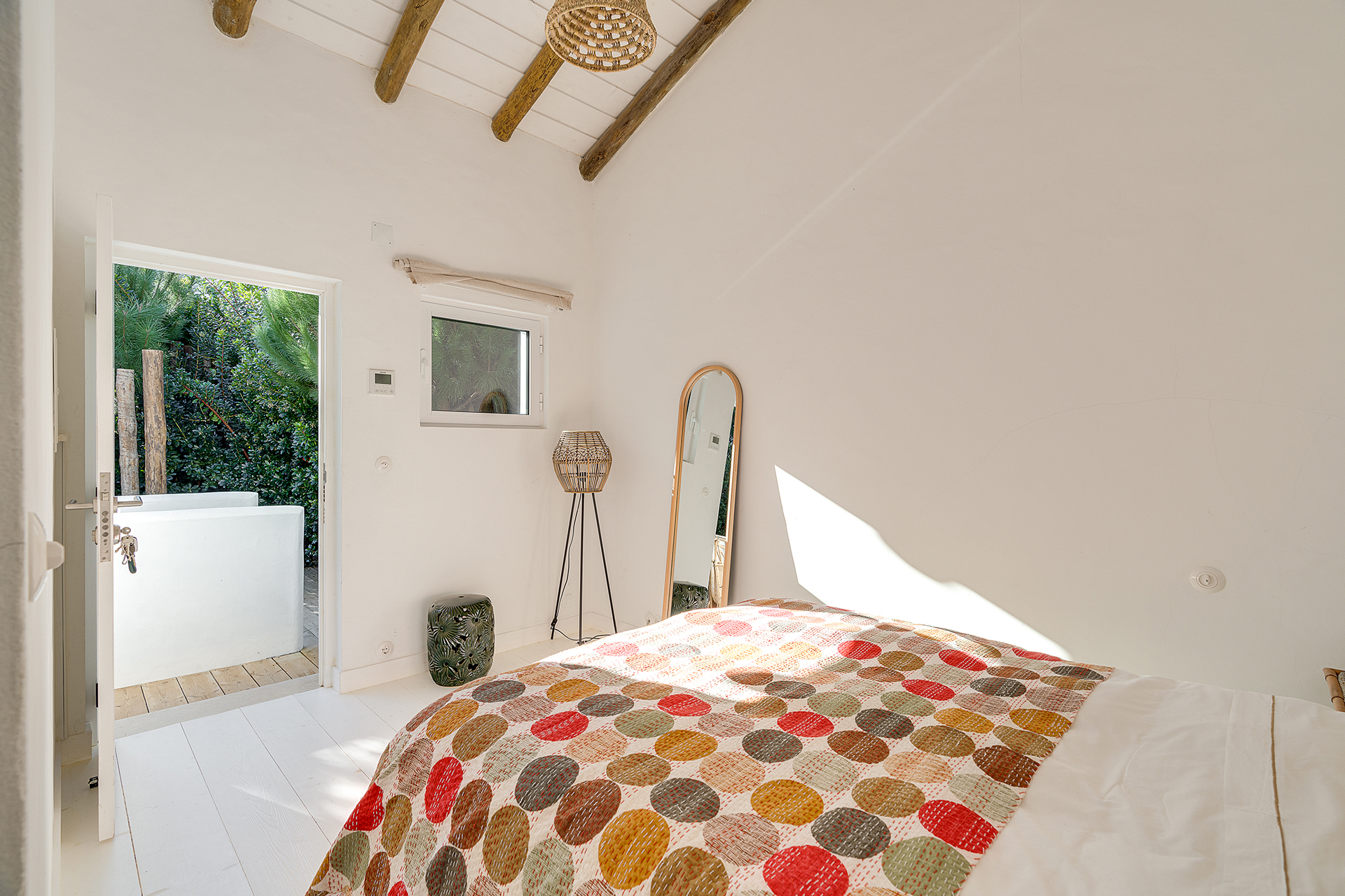 villa-ayina_beachhouse_comporta-setubal-portugal_interior-bedroom-detail.jpg