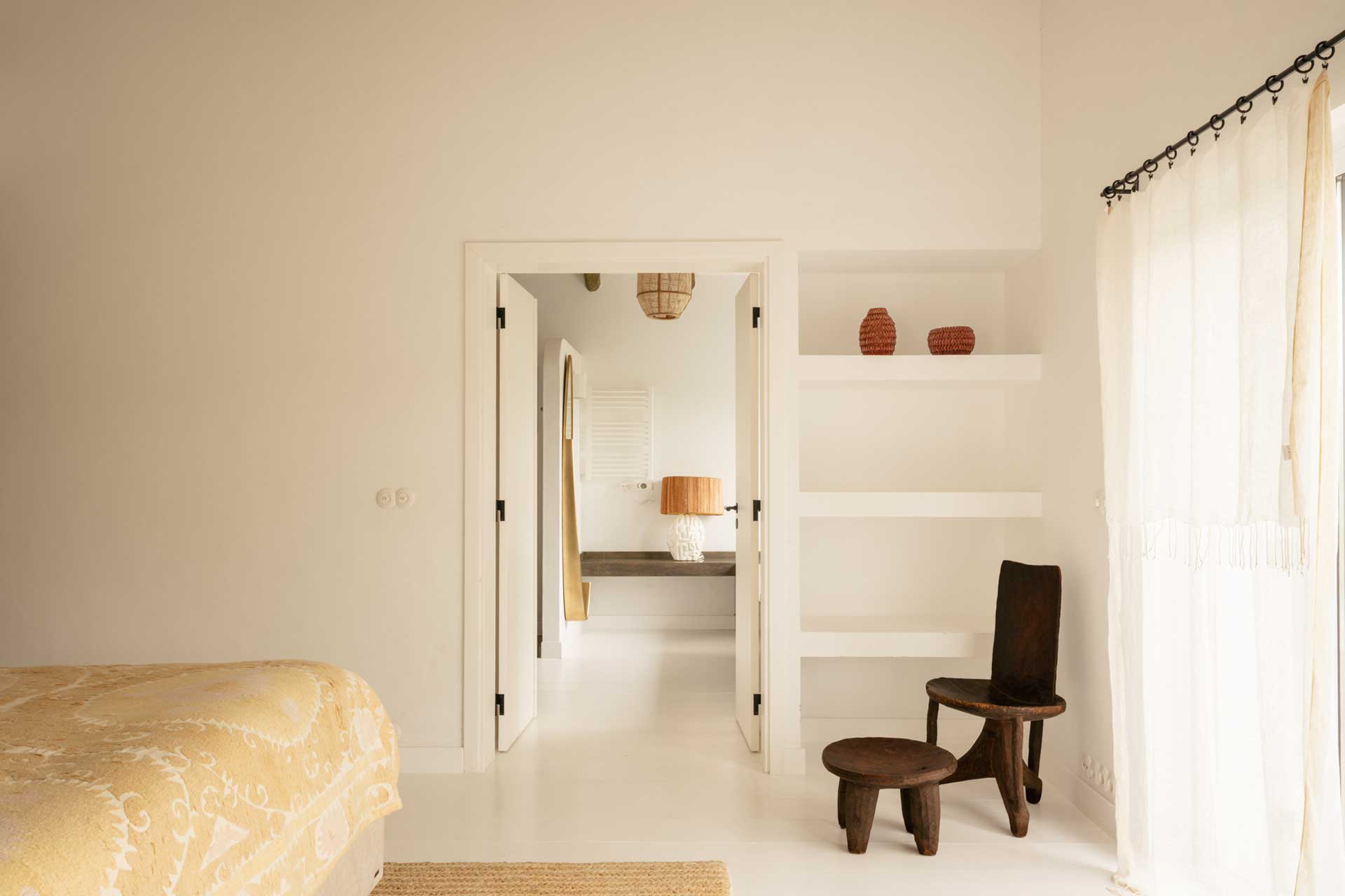 villa-ayina_beachhouse_comporta-setubal-portugal_interior-chair.jpg