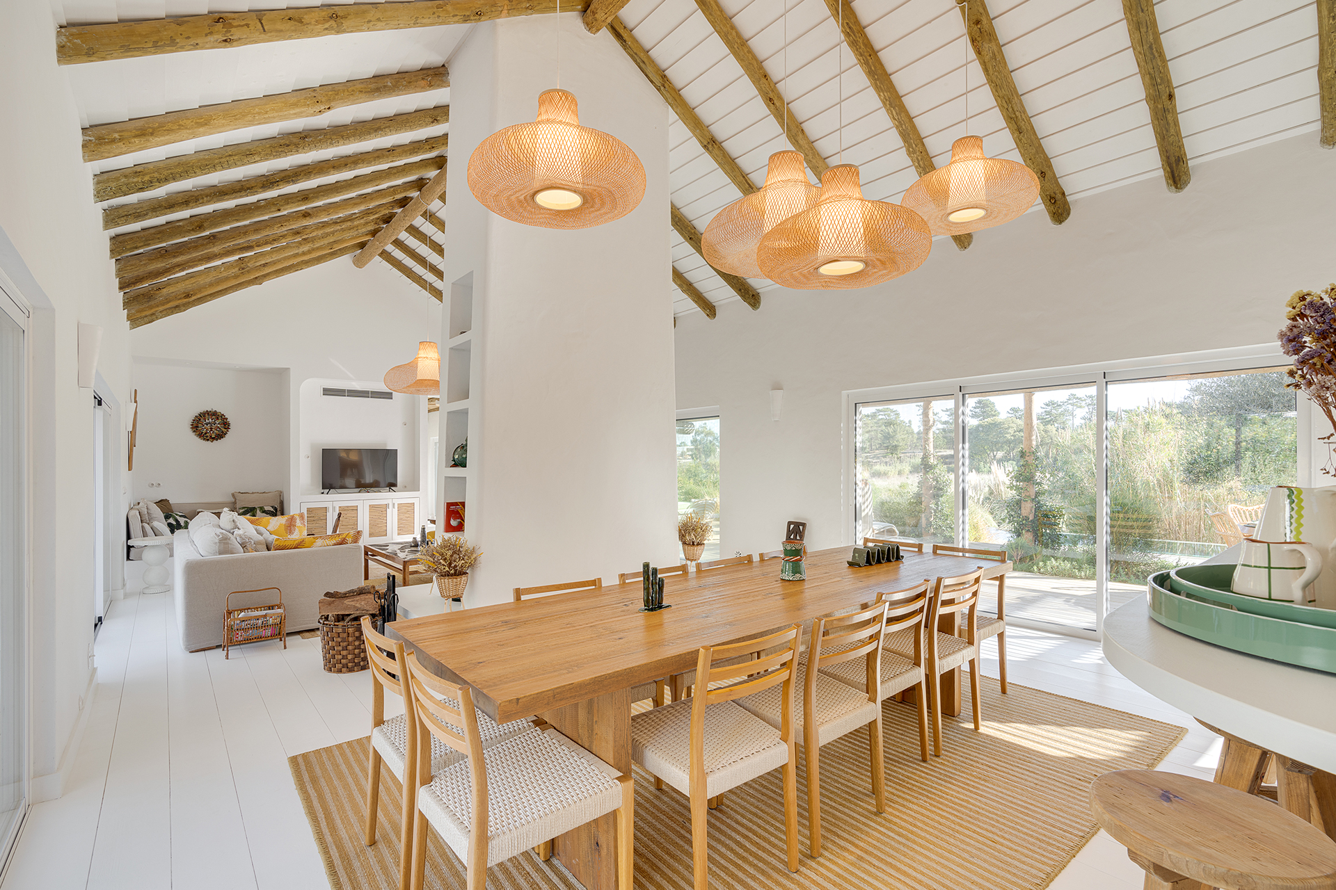 villa-ayina_beachhouse_comporta-setubal-portugal_interior-dining-table.jpg
