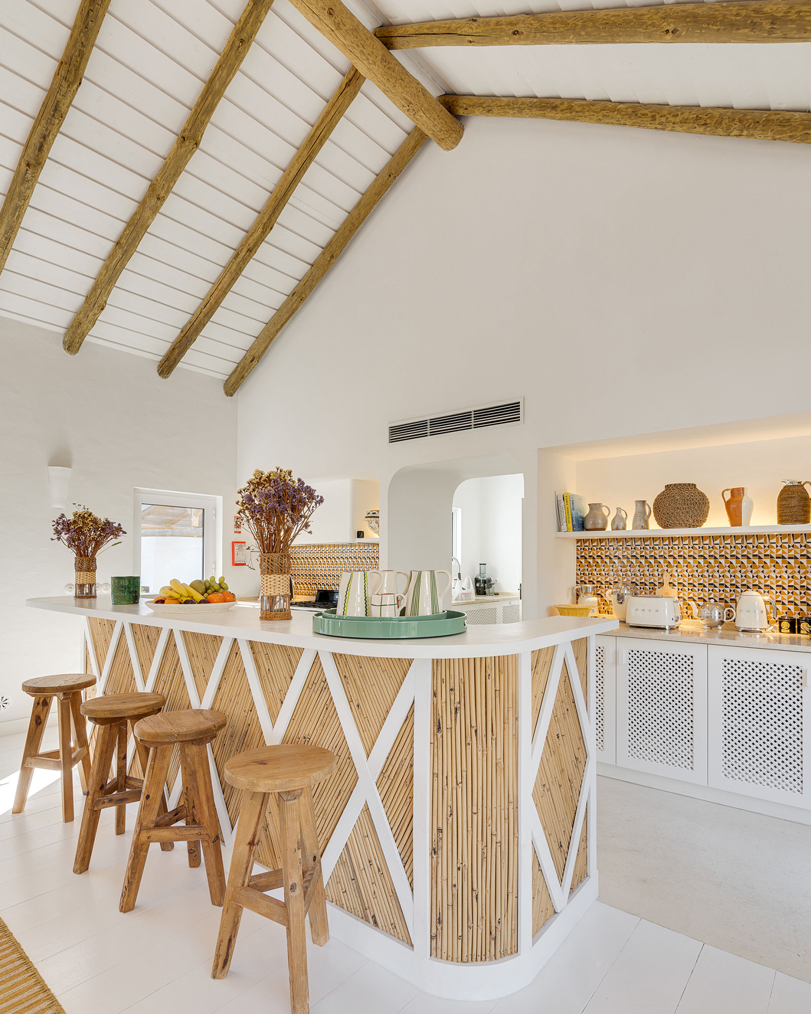 villa-ayina_beachhouse_comporta-setubal-portugal_interior-kitchen.jpg
