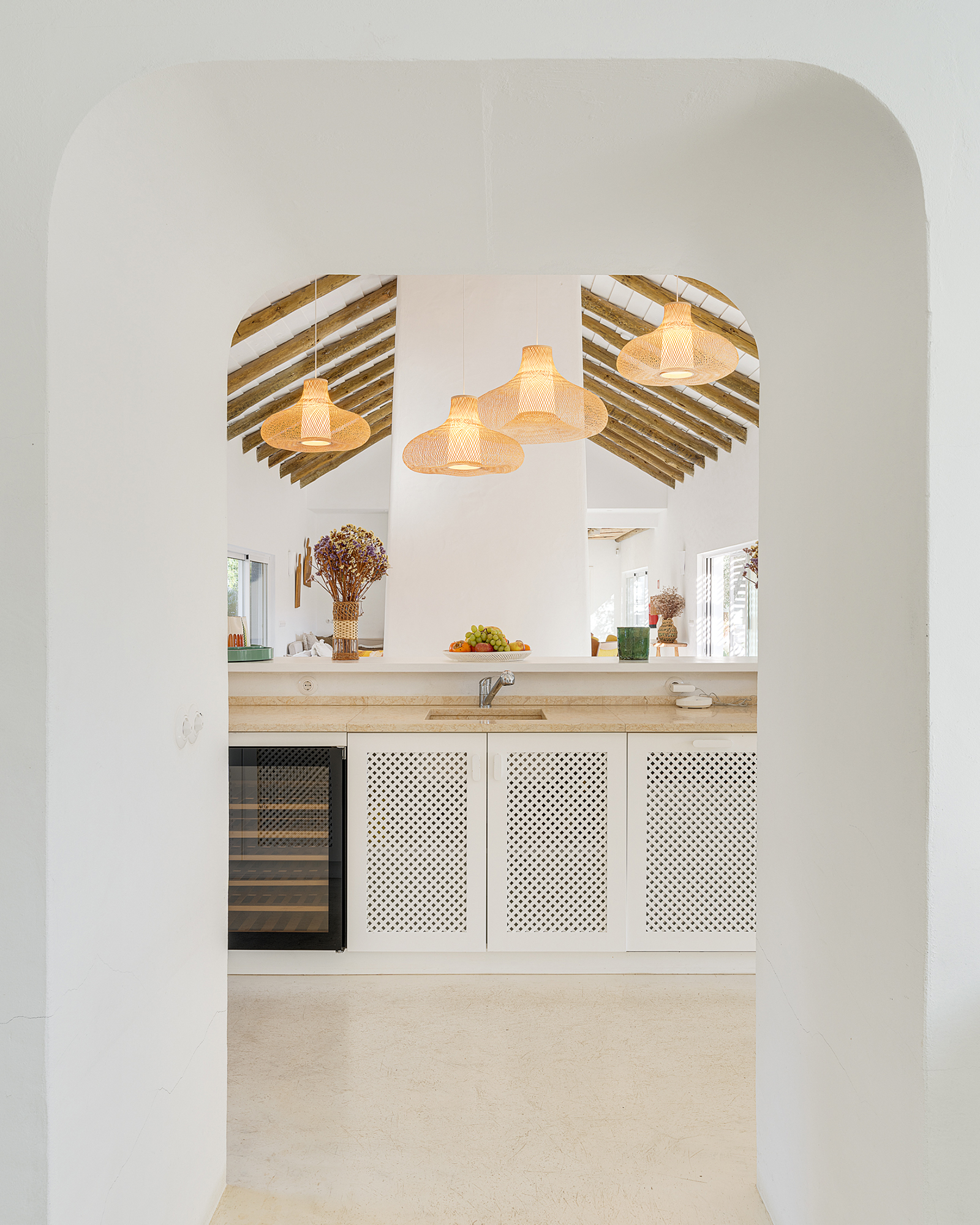villa-ayina_beachhouse_comporta-setubal-portugal_interior-kitchen-design.jpg