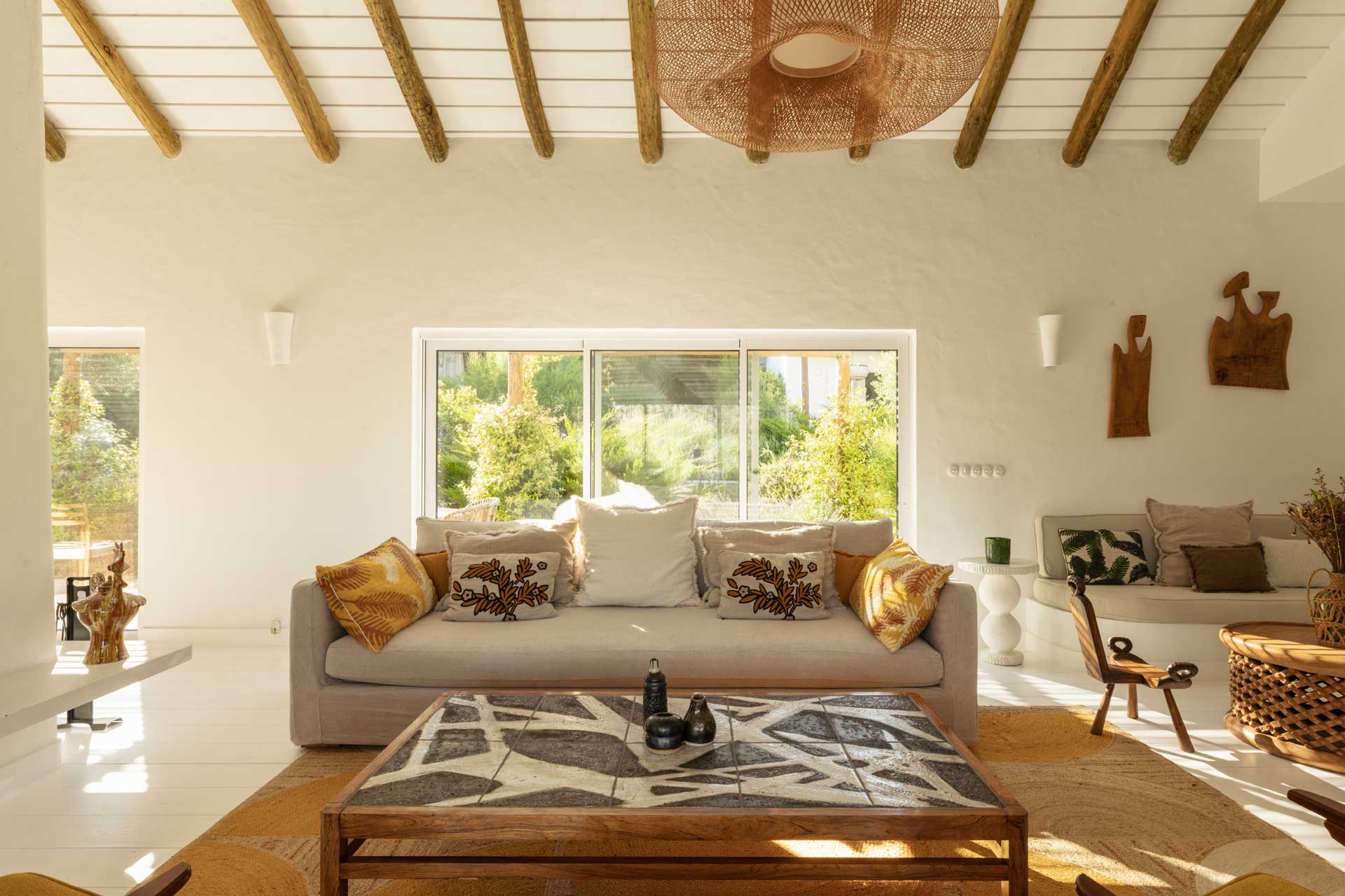 villa-ayina_beachhouse_comporta-setubal-portugal_interior-living-room.jpg