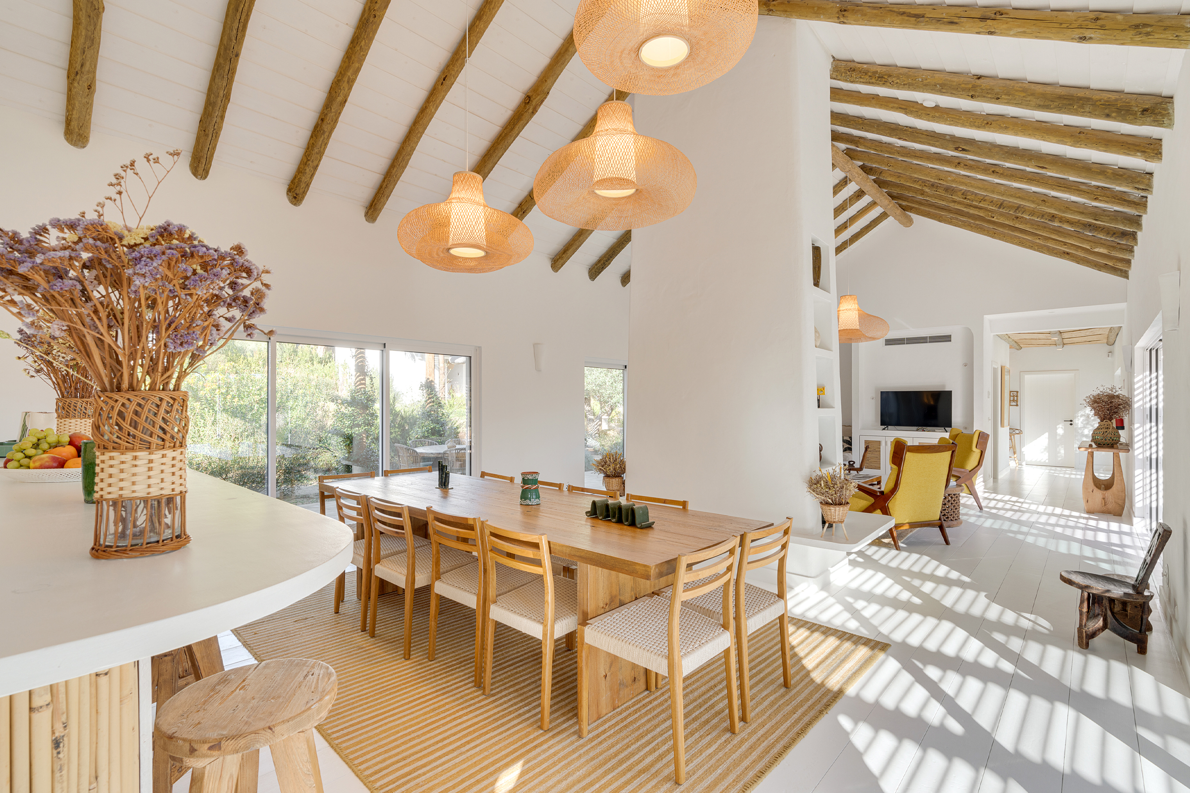 villa-ayina_beachhouse_portugal_interior-dining-table-design.jpg