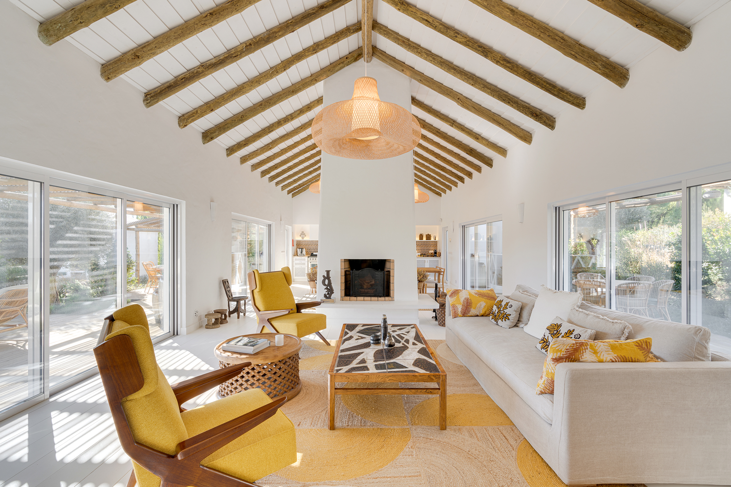 villa-ayina_beachhouse_portugal_interior-living-room.jpg
