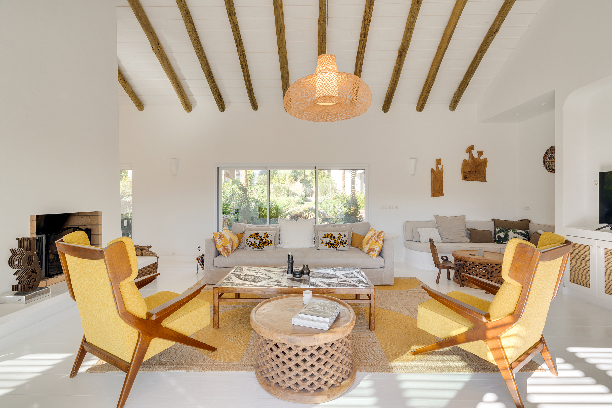 villa-ayina_beachhouse_portugal_interior-living-room-yellow.jpg