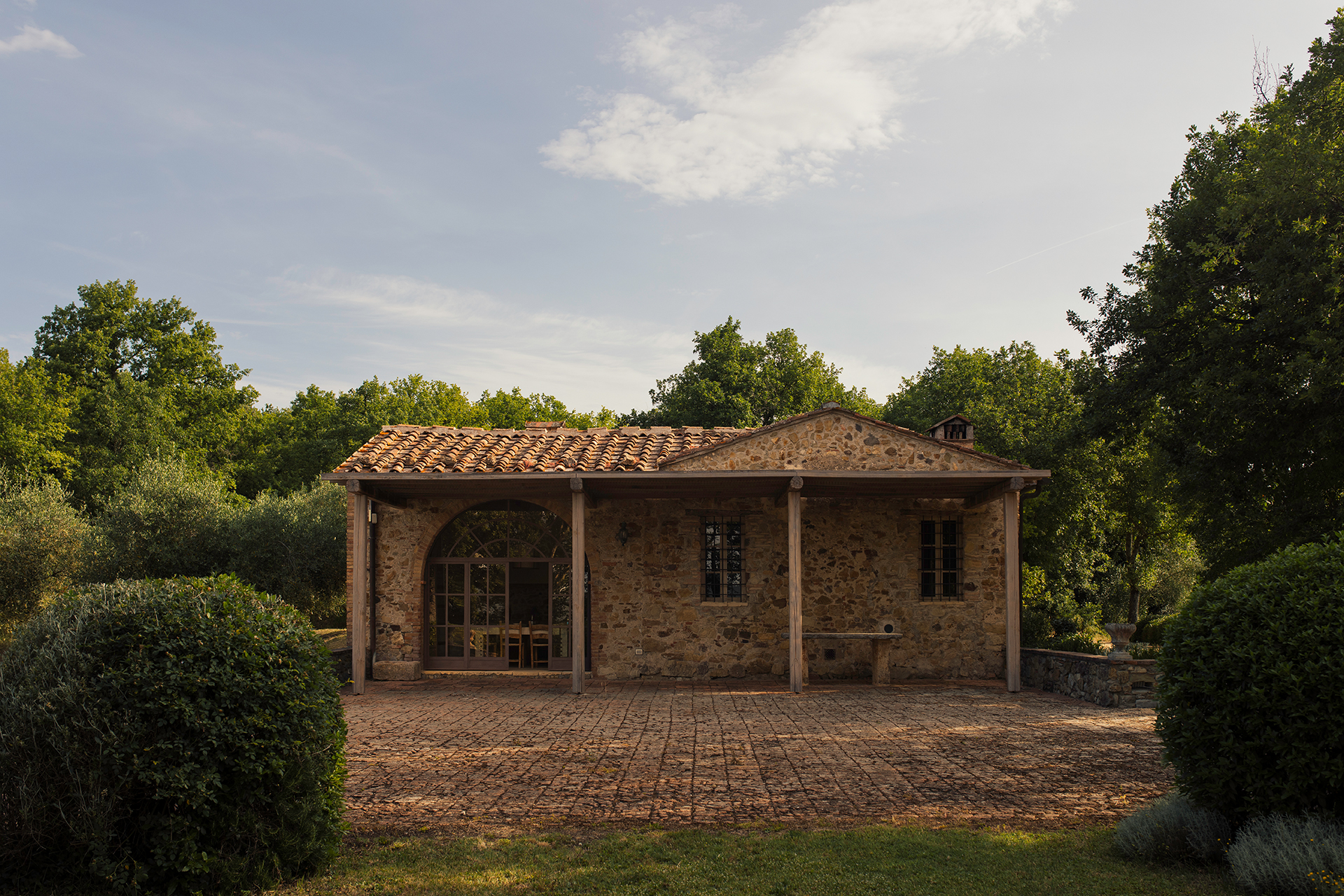 le-porciglia_house_tuscany-italy_exterior-design-sky.jpg