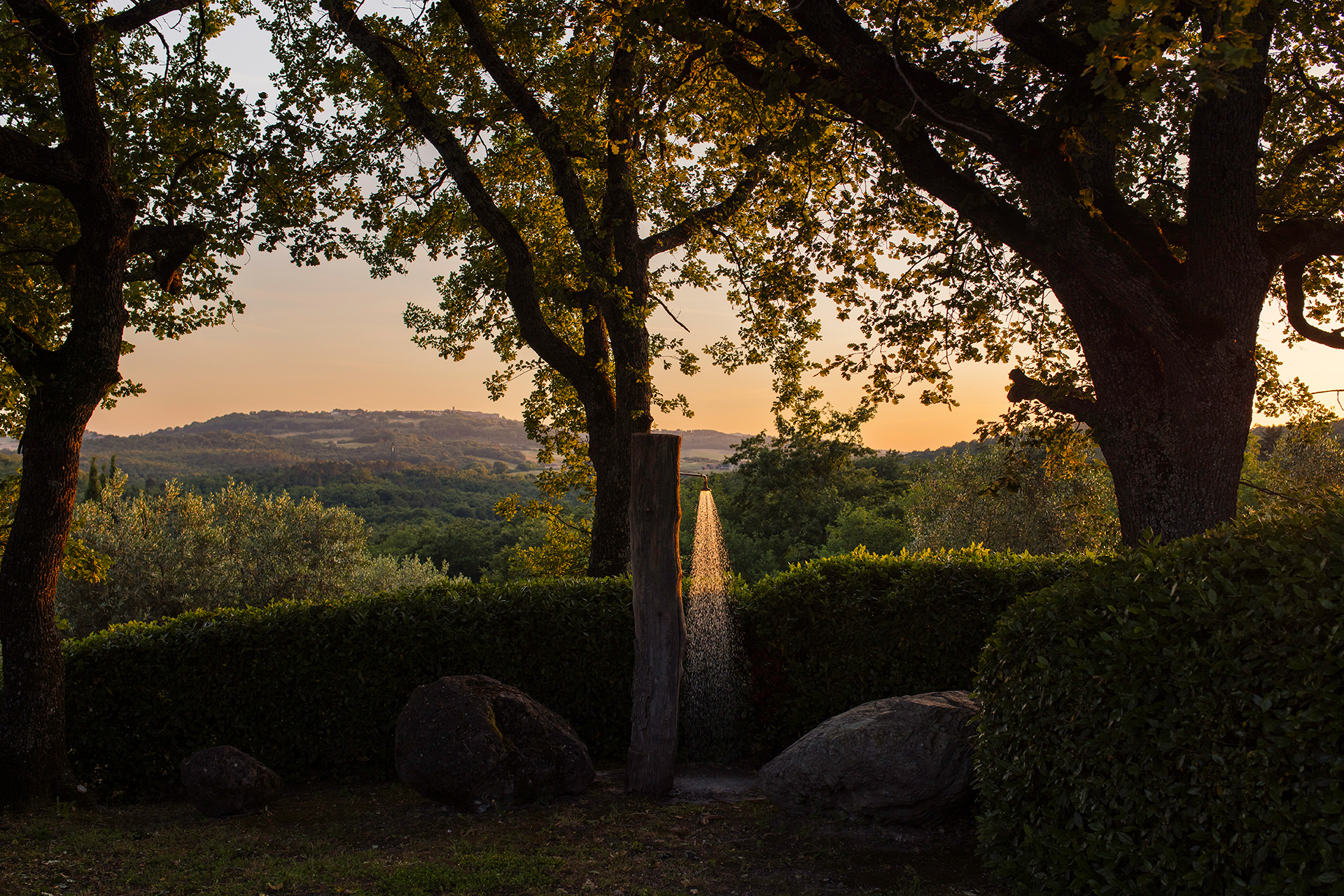 le-porciglia_house_tuscany-italy_exterior-shower.jpg