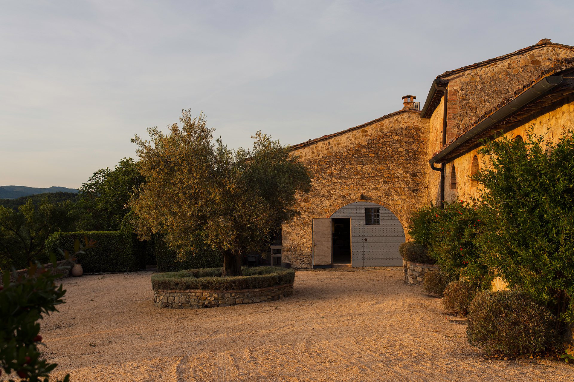 le-porciglia_house_tuscany-italy_exterior-side-facade.jpg