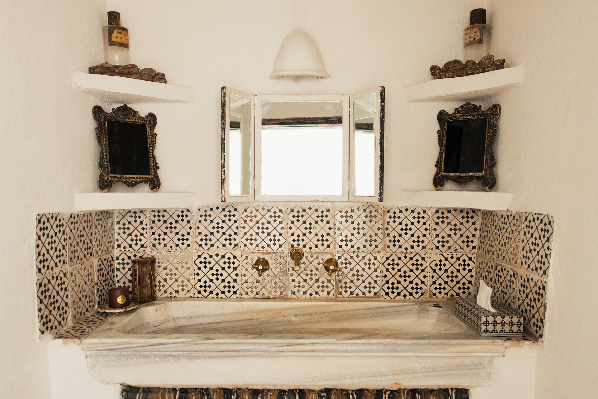 le-porciglia_house_tuscany-italy_interior-bathroom.jpg