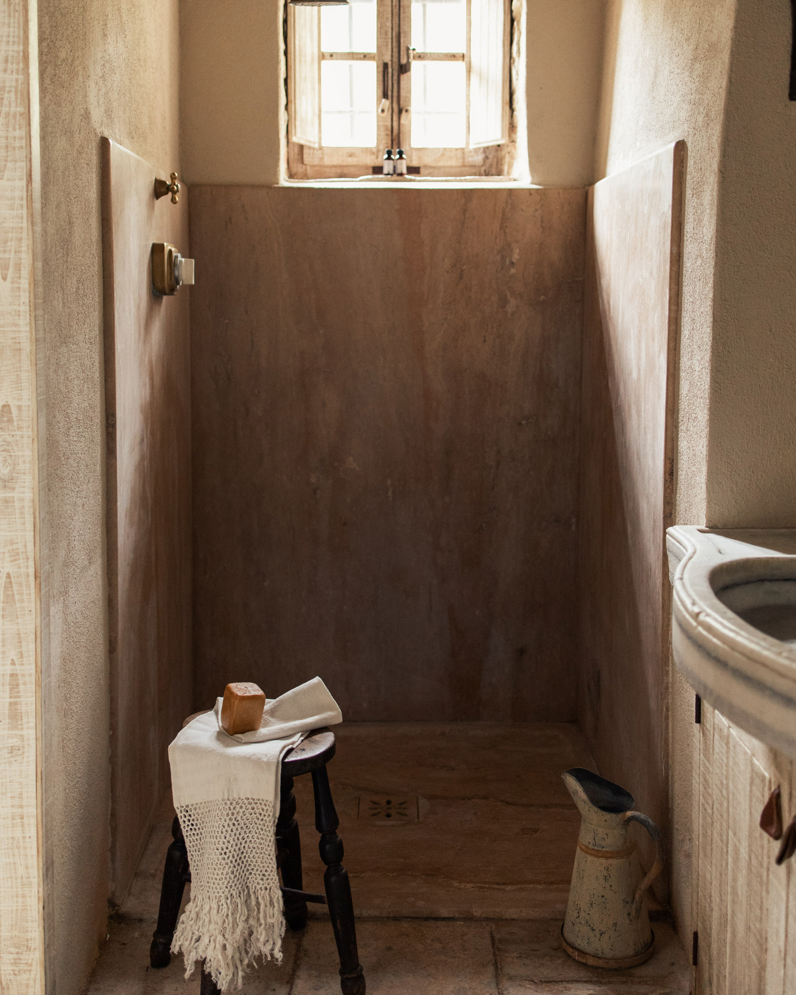 le-porciglia_tuscany_interior-guesthouse-bathroom.jpg
