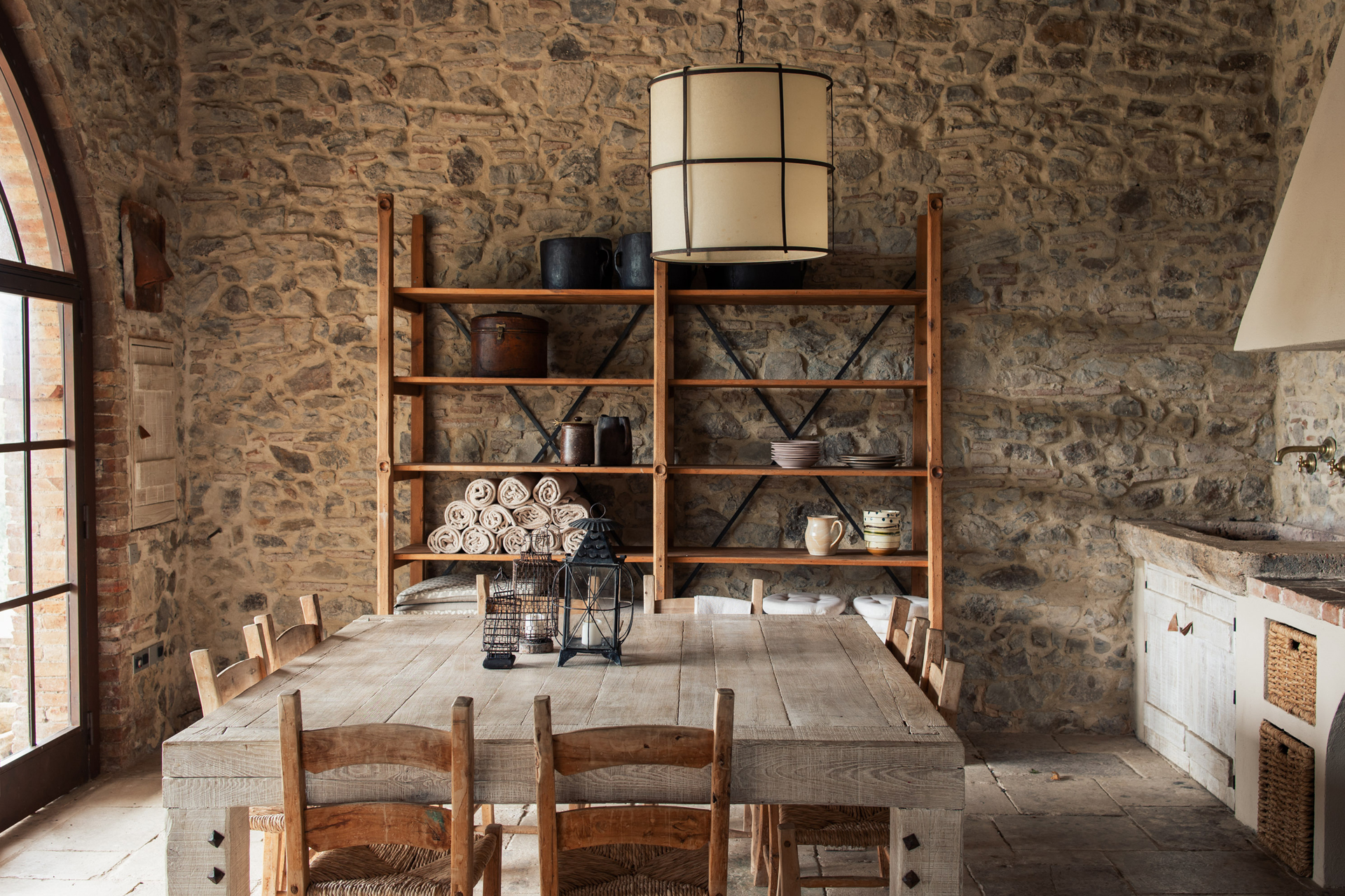 le-porciglia_tuscany_interior-guesthouse-kitchen-table.jpg
