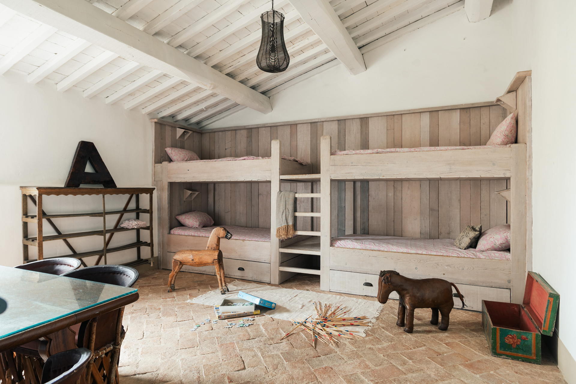 le-porciglia_tuscany_interior-kids-bedroom.jpg