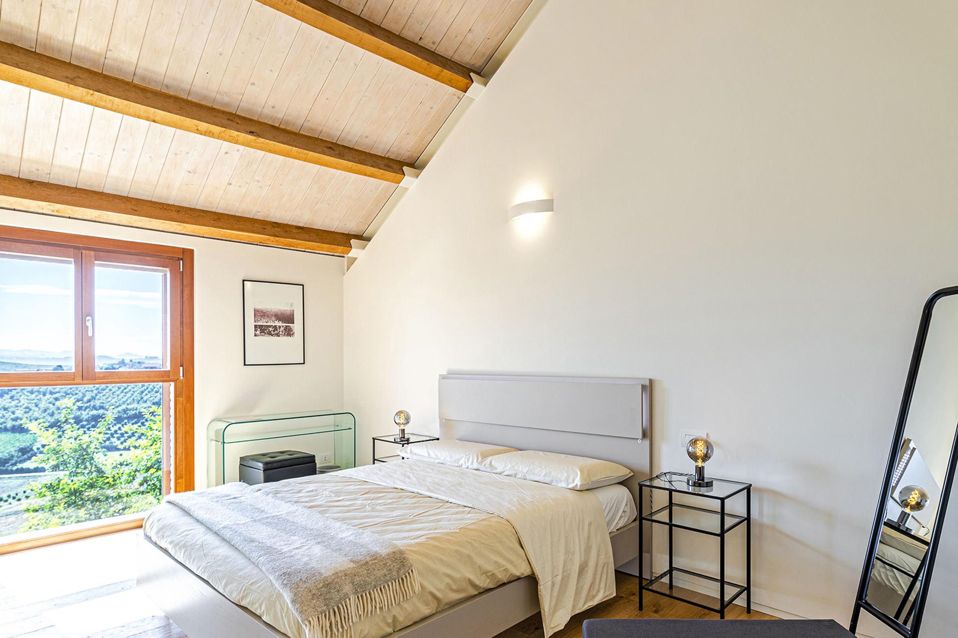 le-langhe_villa_piedmont-italy_interior-bedroom-view.jpg