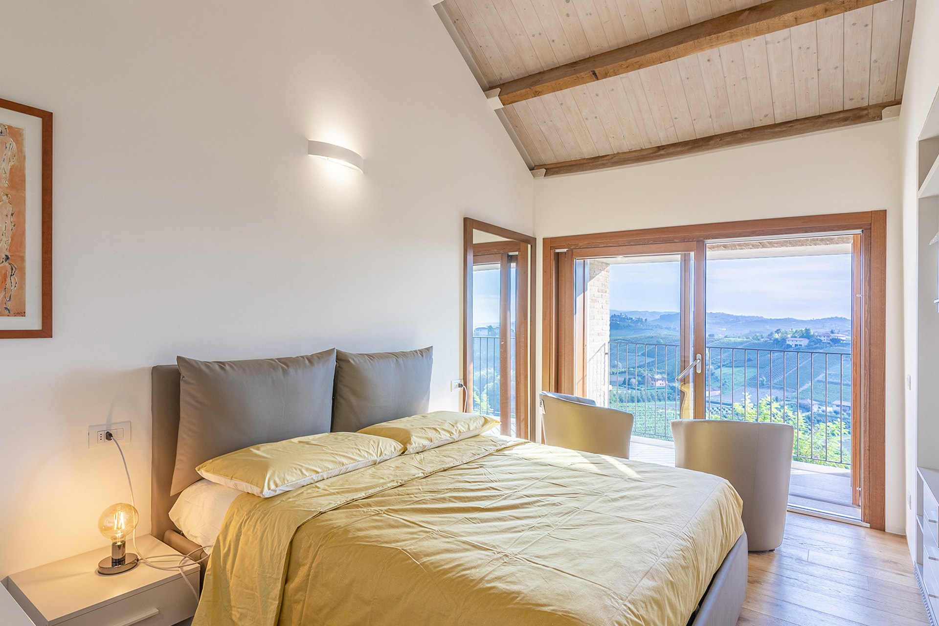 le-langhe_villa_piedmont-italy_interior-bedroom-yellow.jpg