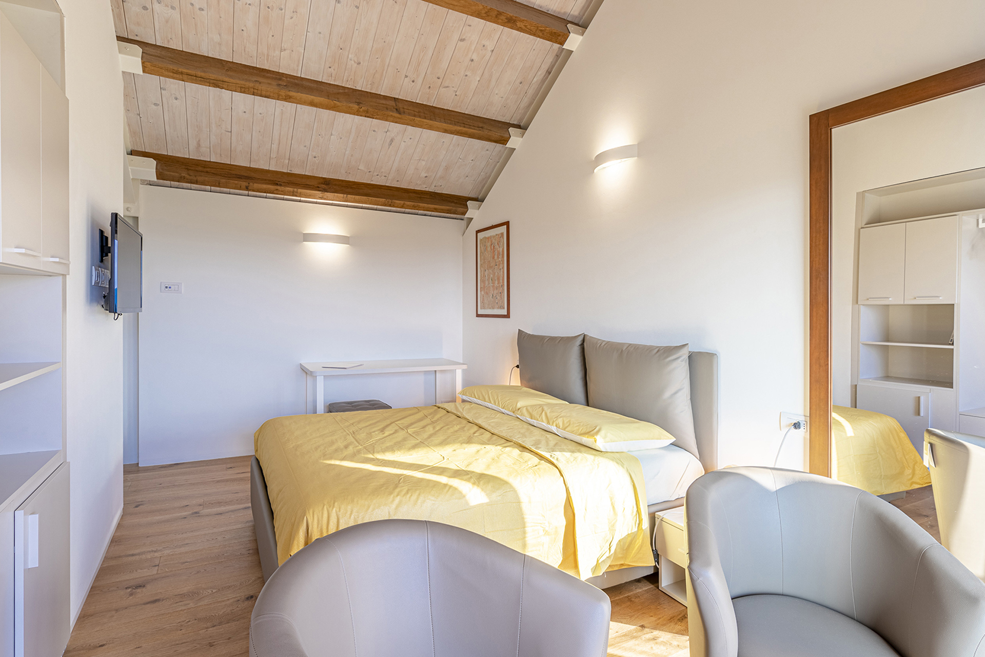 le-langhe_villa_piedmont-italy_interior-bedroom-yellow-tv.jpg