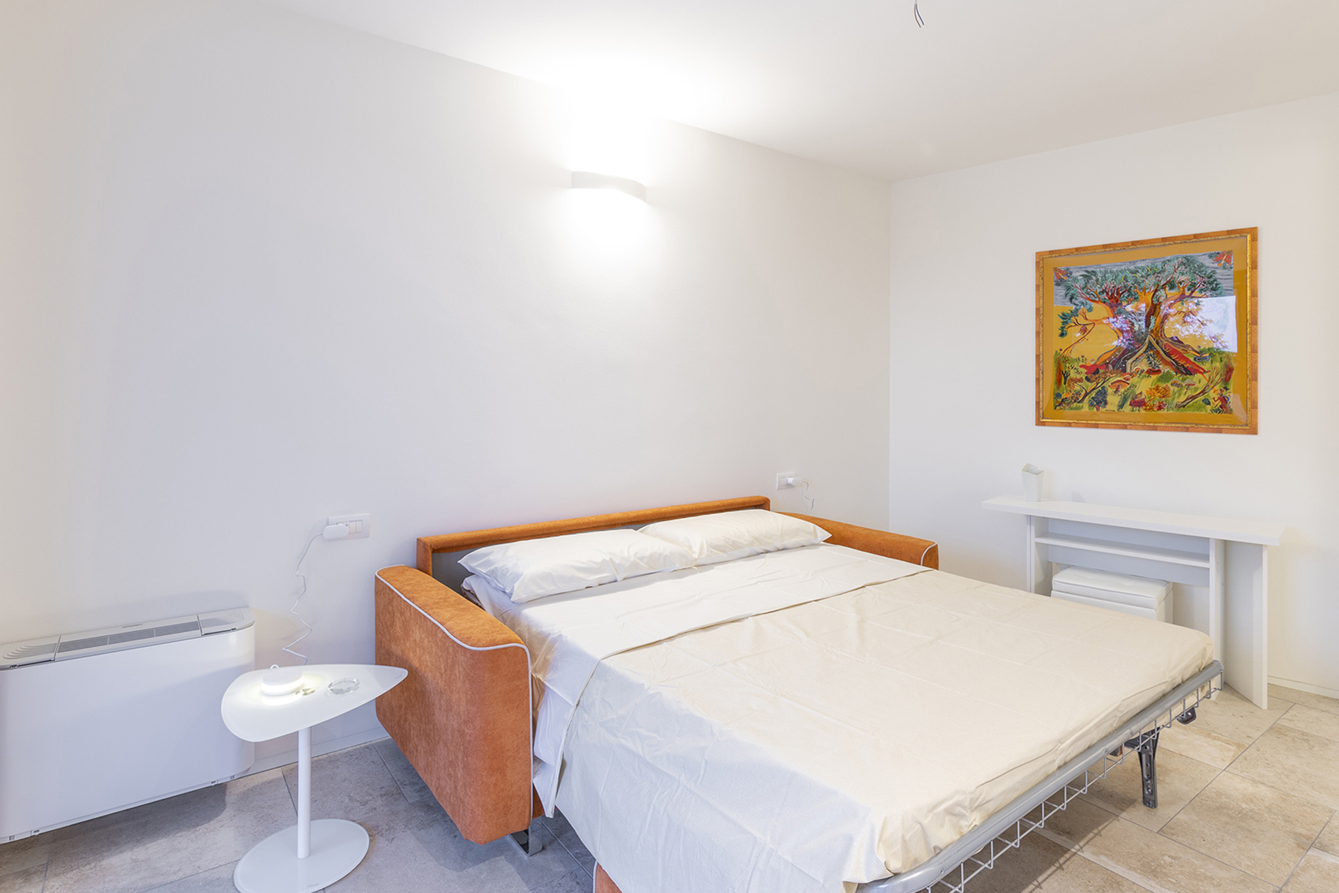 le-langhe_villa_piedmont-italy_interior-room-bed-sofa.jpg