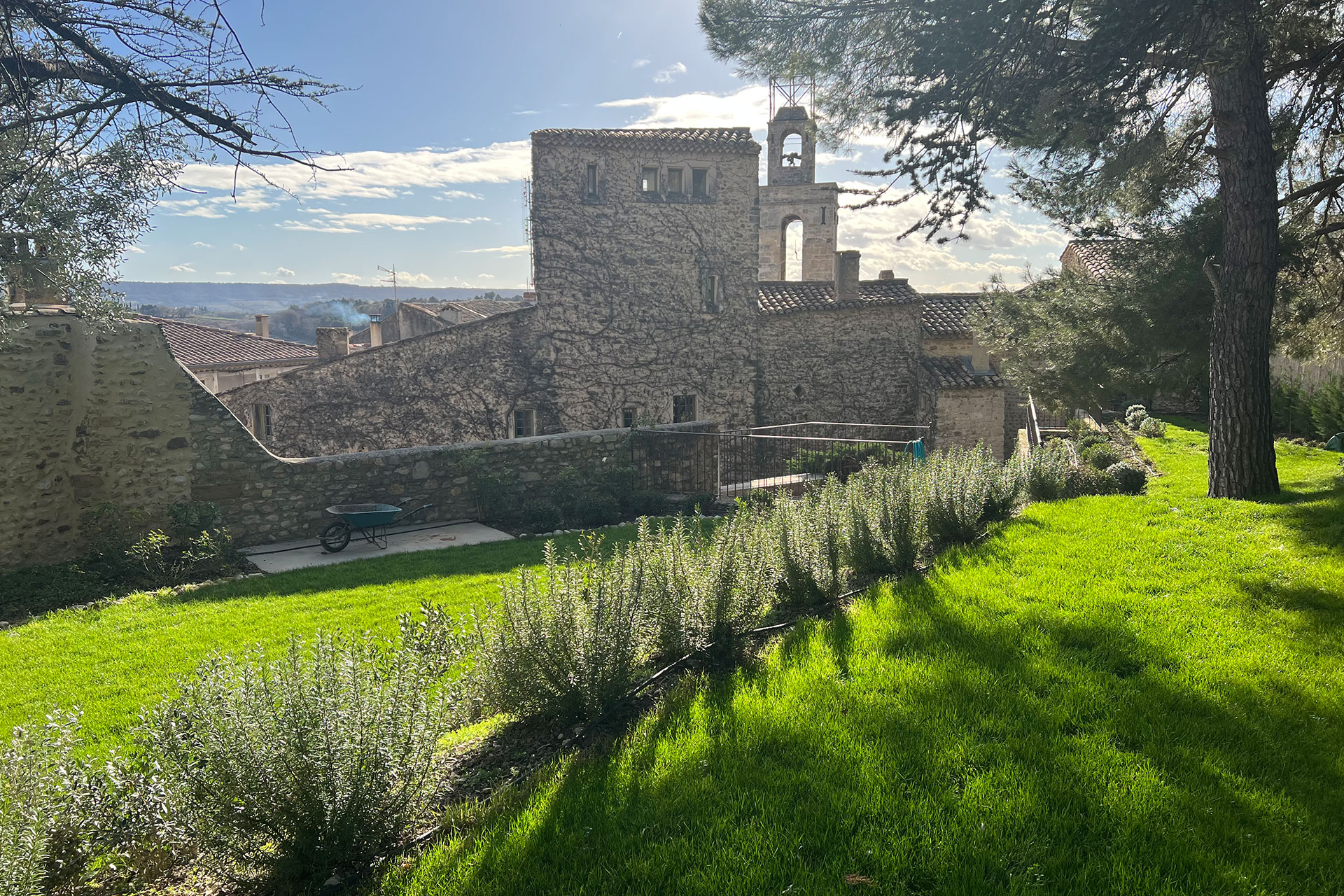 callemant-dautane_chateau_visan-france_exterior-chateau.jpg