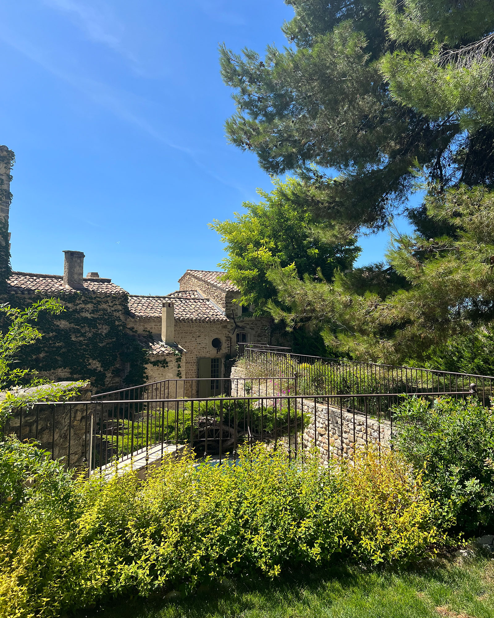 callemant-dautane_chateau_visan-france_exterior-facade.jpg
