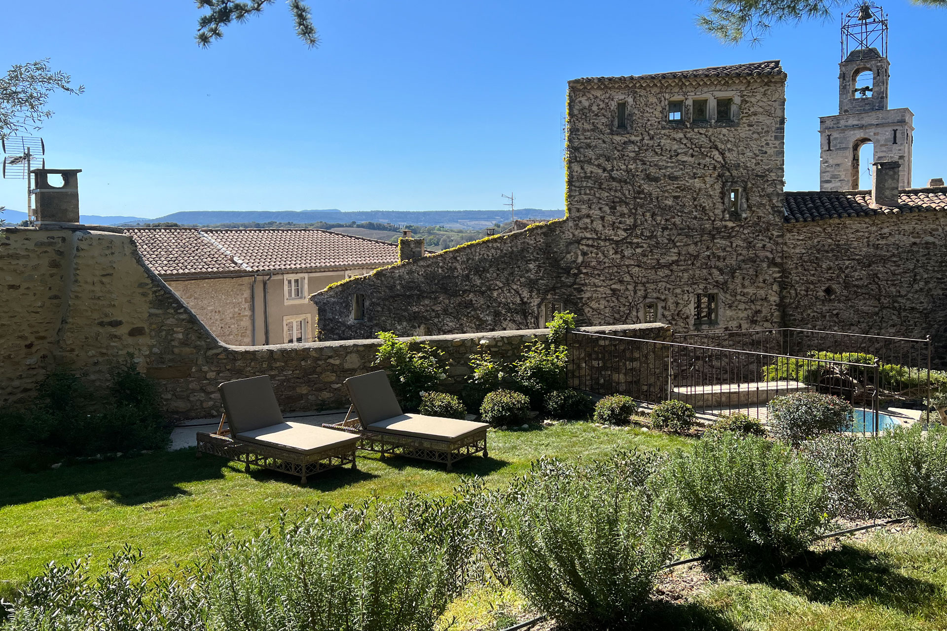 callemant-dautane_chateau_visan-france_exterior-seating-terrace.jpg