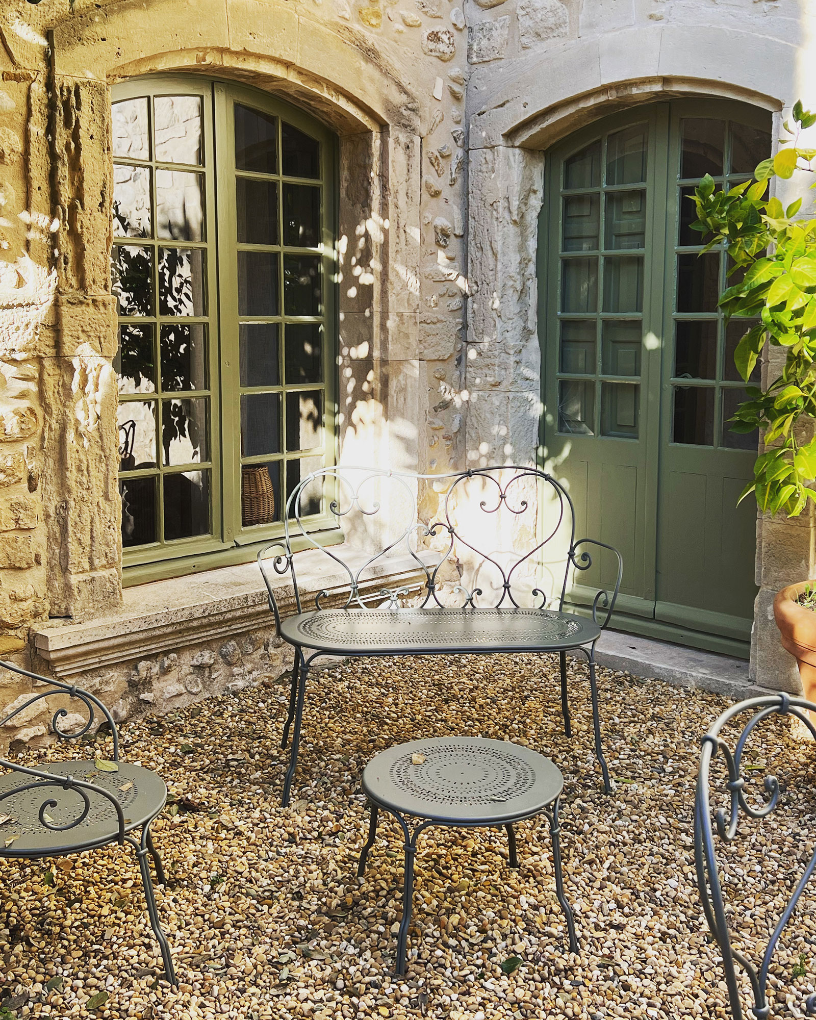 callemant-dautane_chateau_visan-france_exterior-terrace.jpg