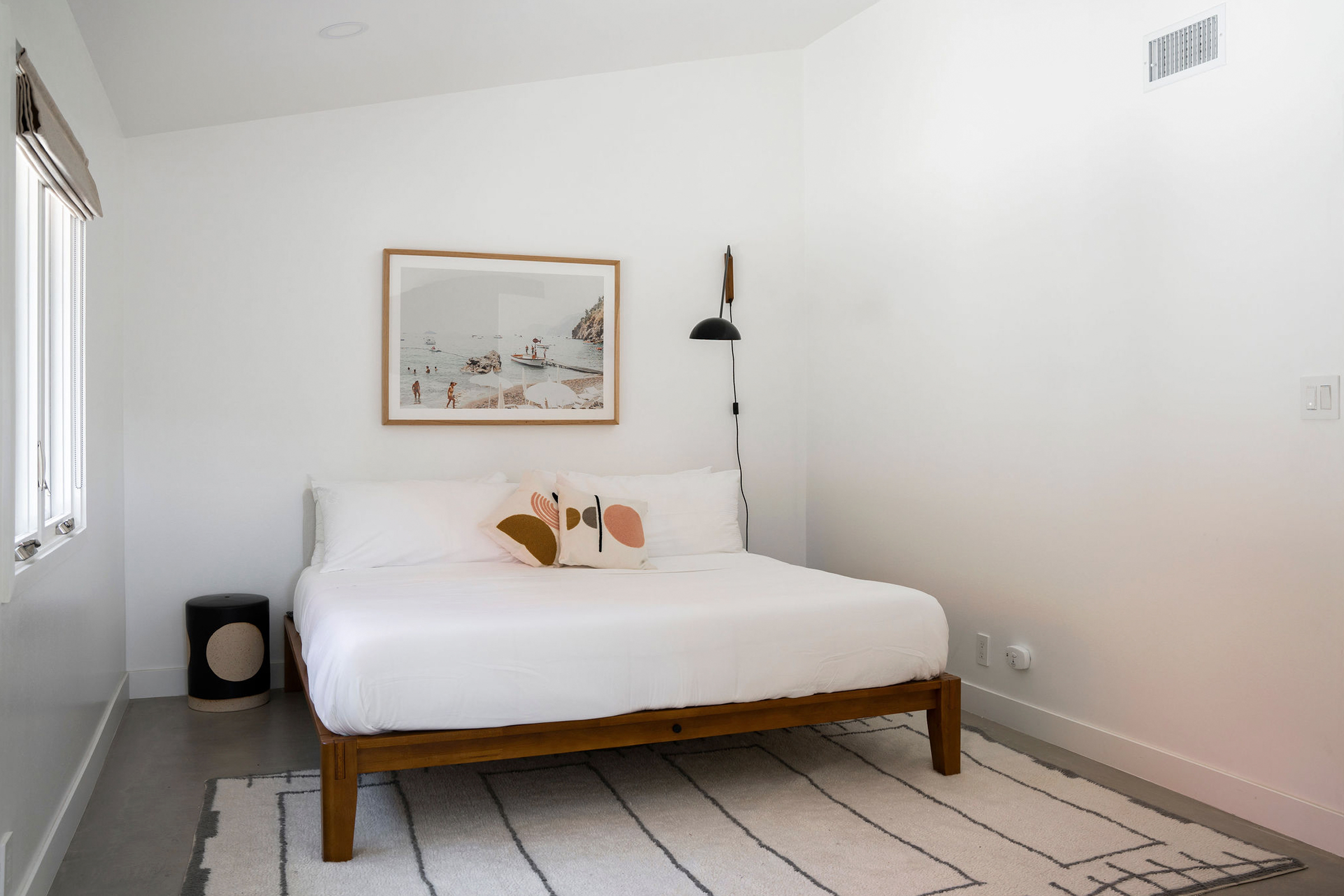 the-broad-beachhouse_malibu_la_interior-bed-room-1709059241318.jpg