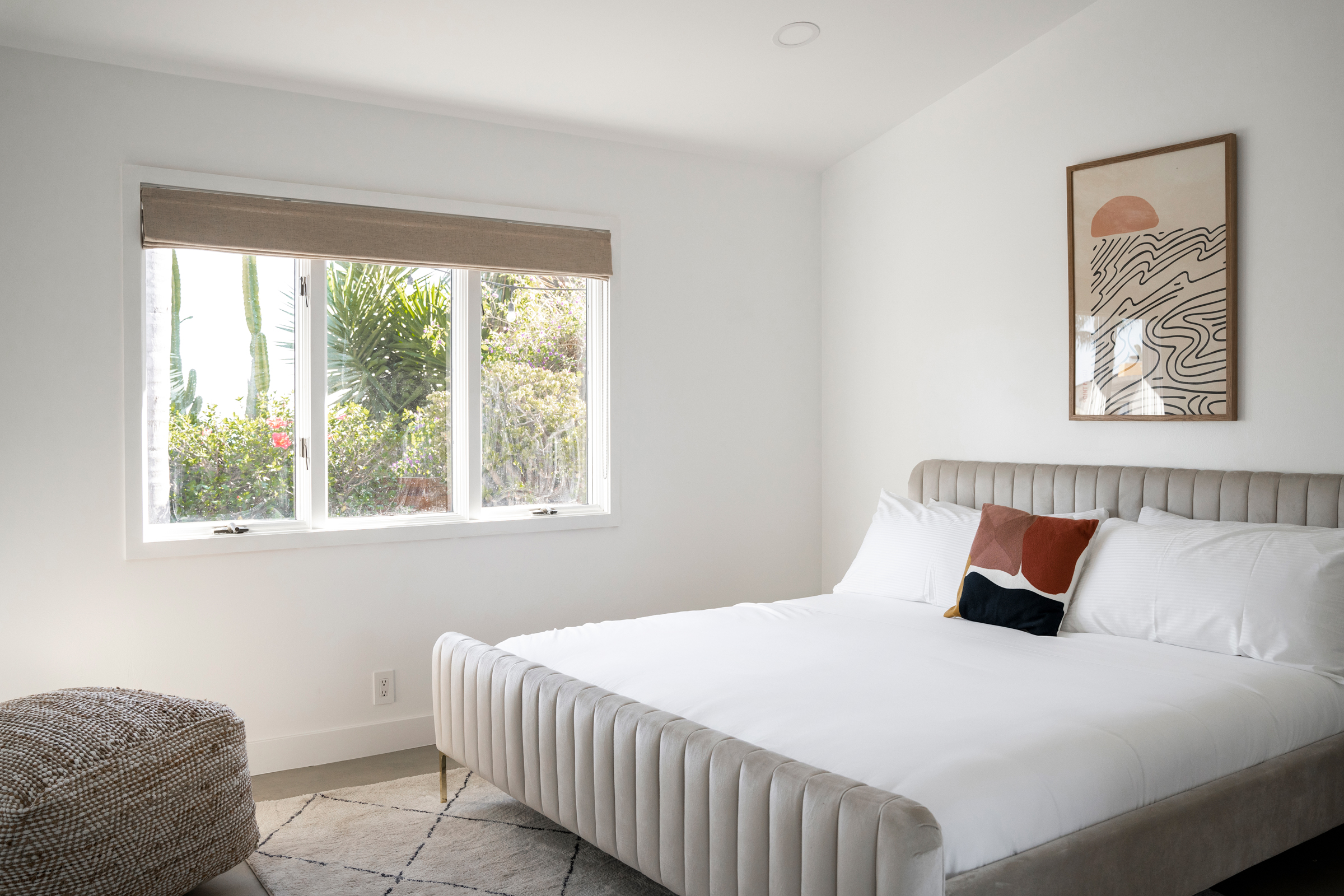 the-broad-beachhouse_malibu_la_interior-bedroom-1709058853216.jpg