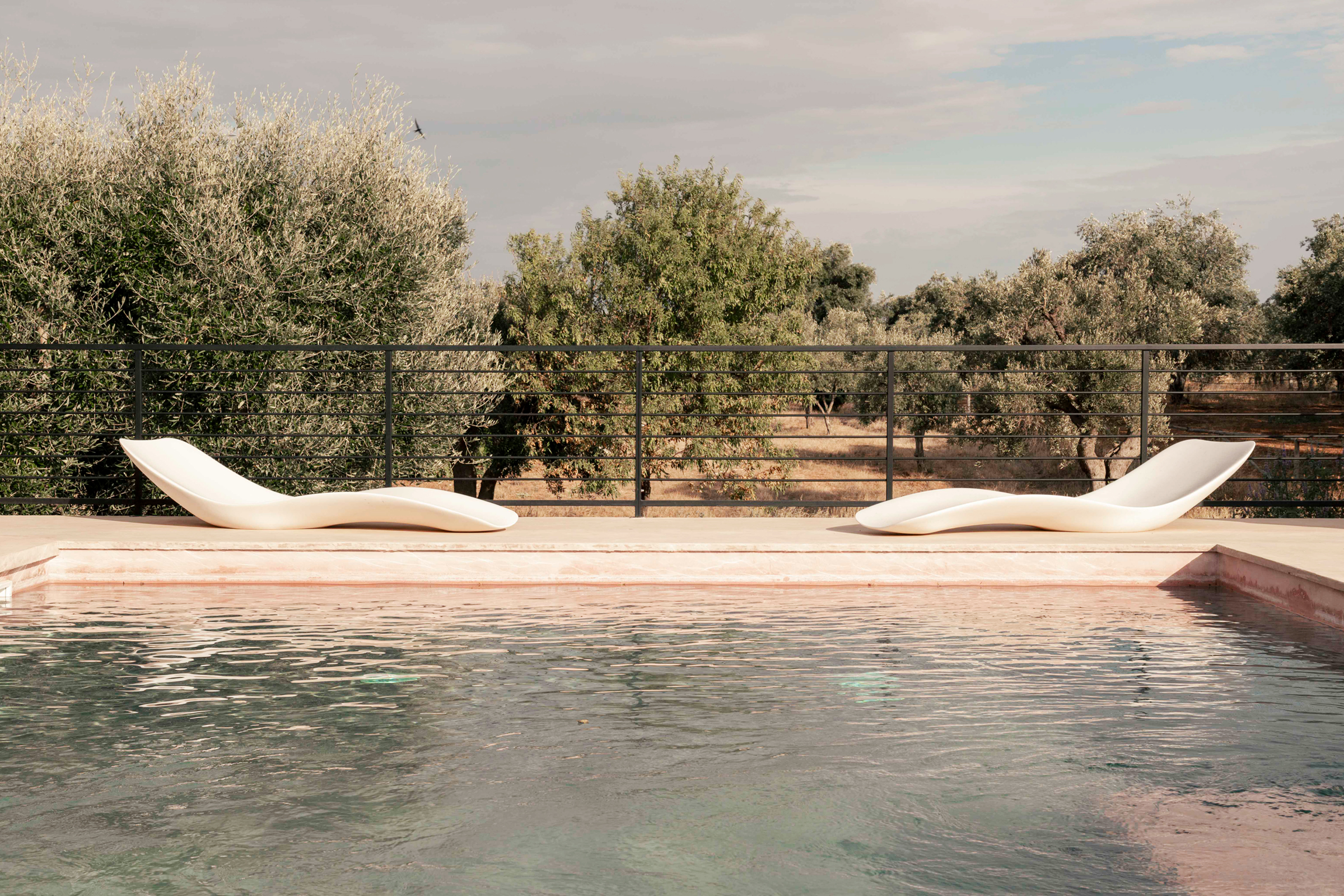 villa-amapulia_ostuni_exterior-pool-view.jpg