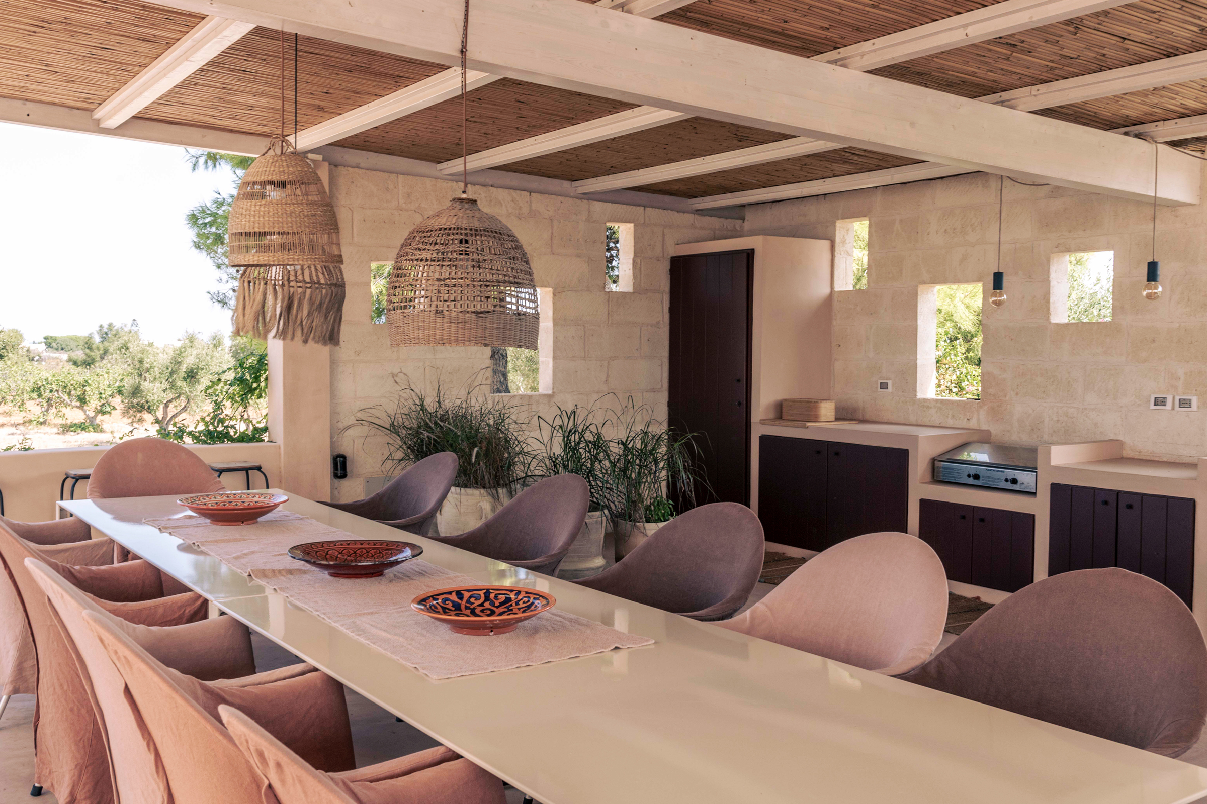 villa-amapulia_ostuni_exterior-table.jpg