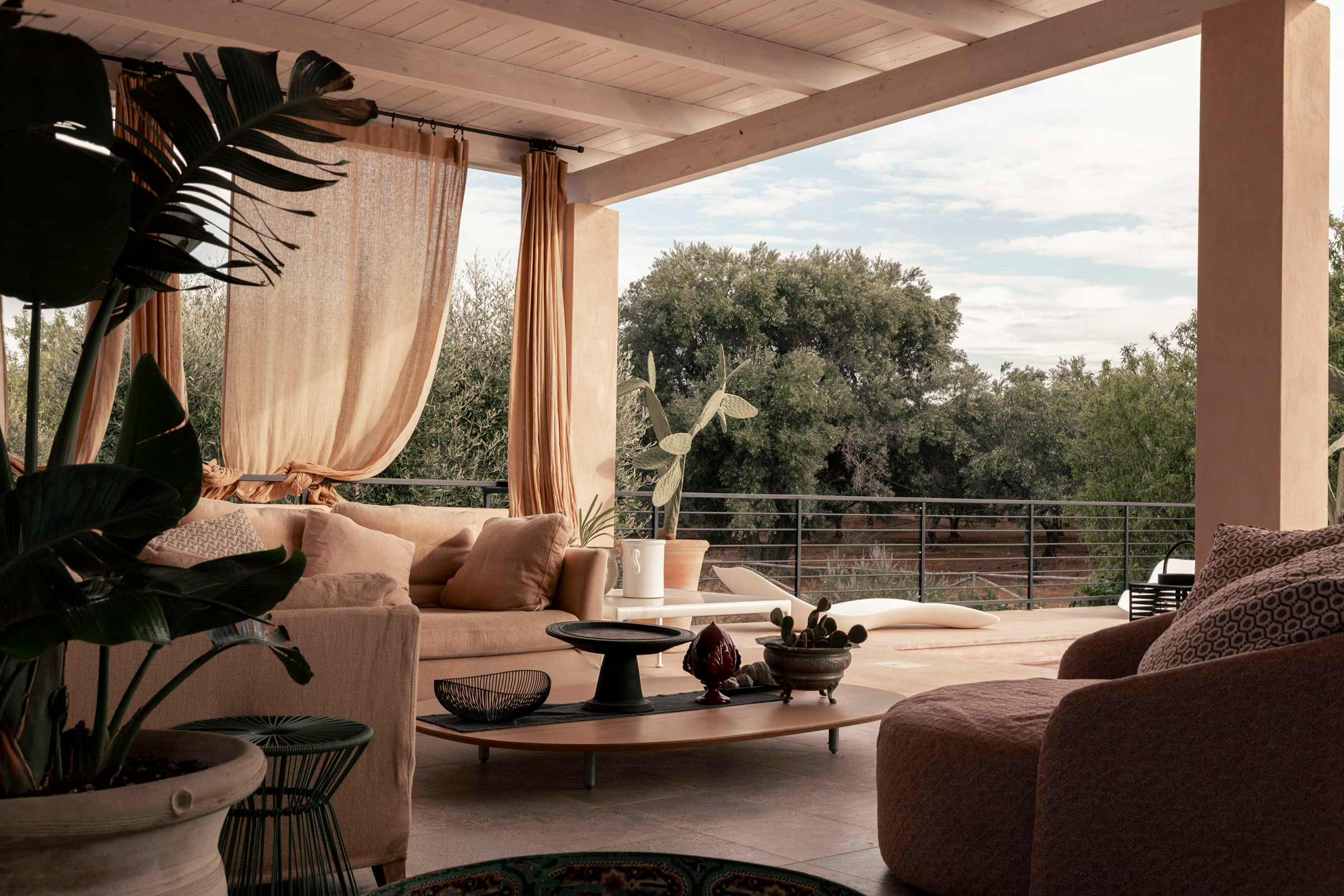 villa-amapulia_ostuni_exterior-terrace-sofa.jpg