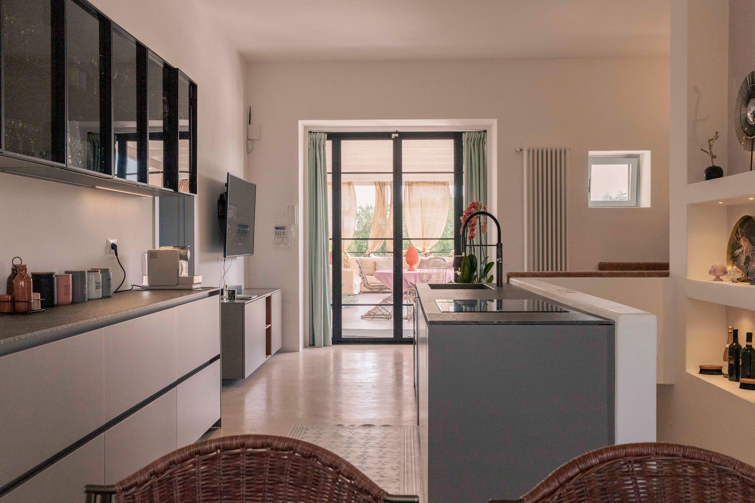 villa-amapulia_ostuni_interior-kitchen.jpg
