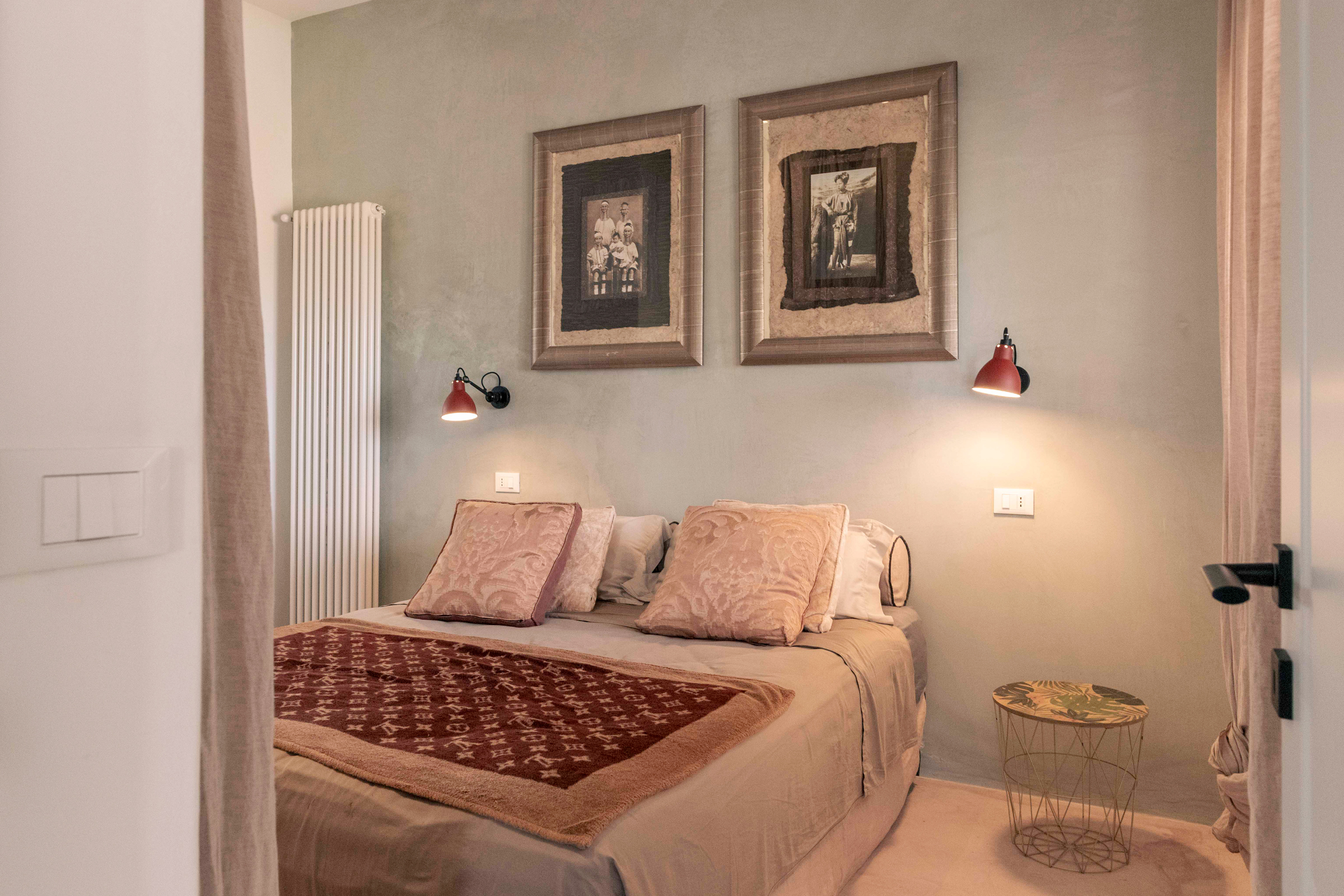 villa-amapulia_ostuni_interior-side-bed-room.jpg