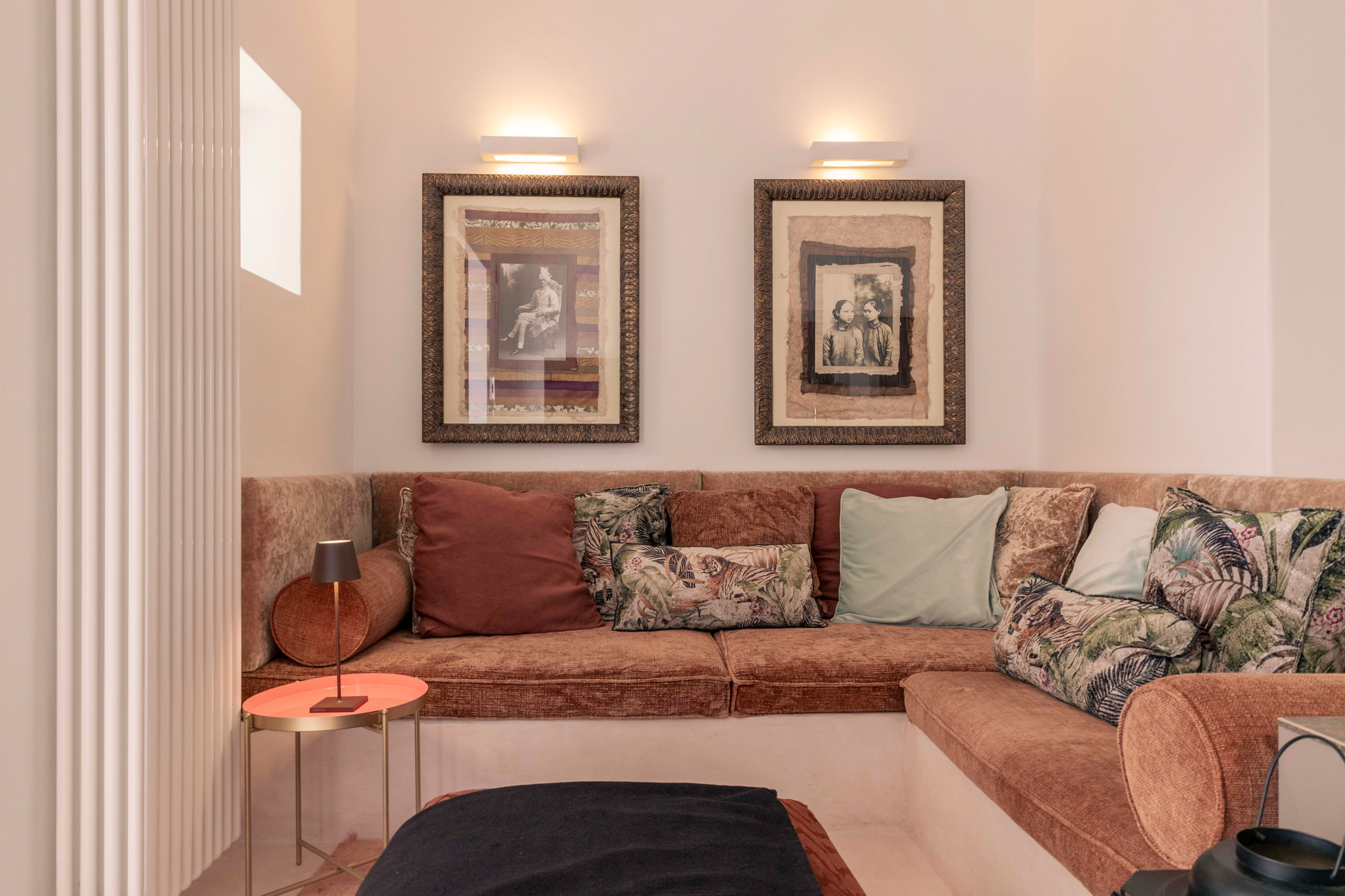 villa-amapulia_ostuni_interior-sofa.jpg