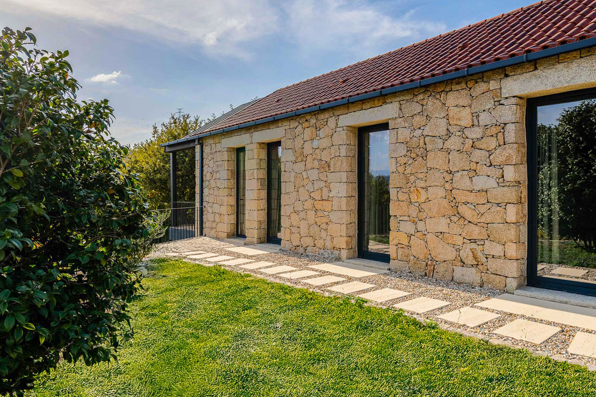 quinta-da-lameirinha-douro-boutique-home_country-house_porto-portugal_exterior-facade-detail.jpg