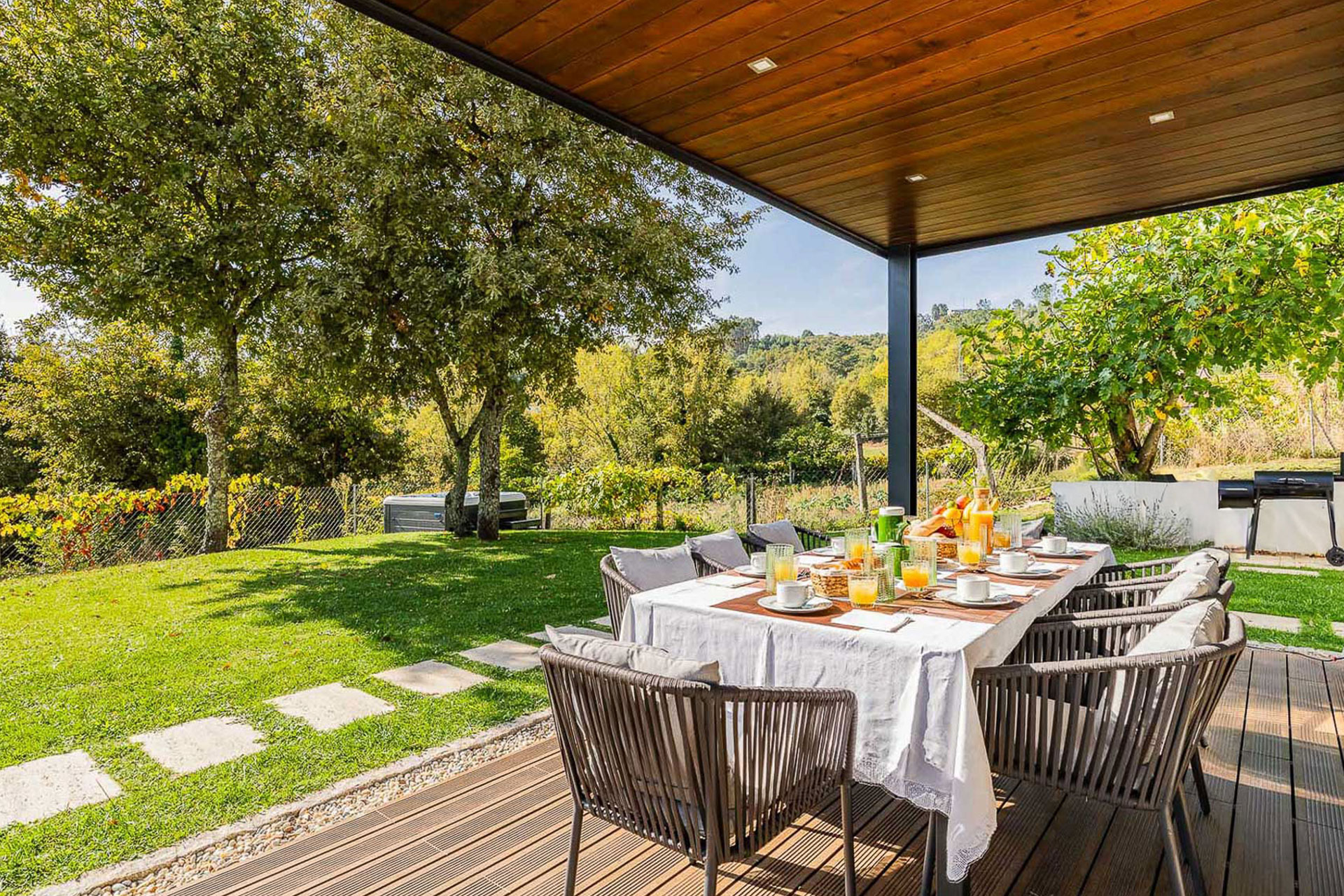 quinta-da-lameirinha-douro-boutique-home_country-house_porto-portugal_exterior-terrace-table.jpg