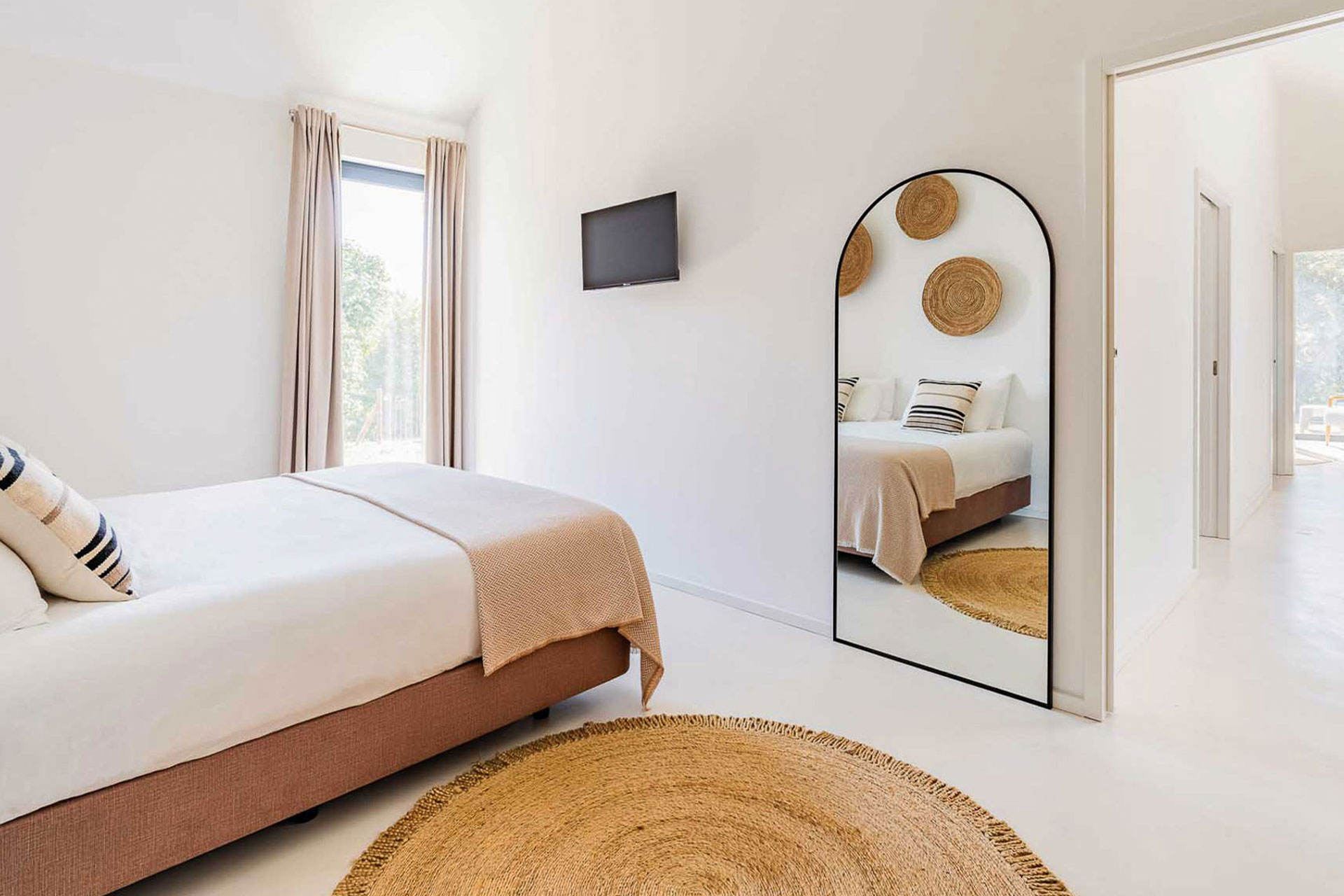 quinta-da-lameirinha-douro-boutique-home_country-house_porto-portugal_interior-bedroom-mirror.jpg