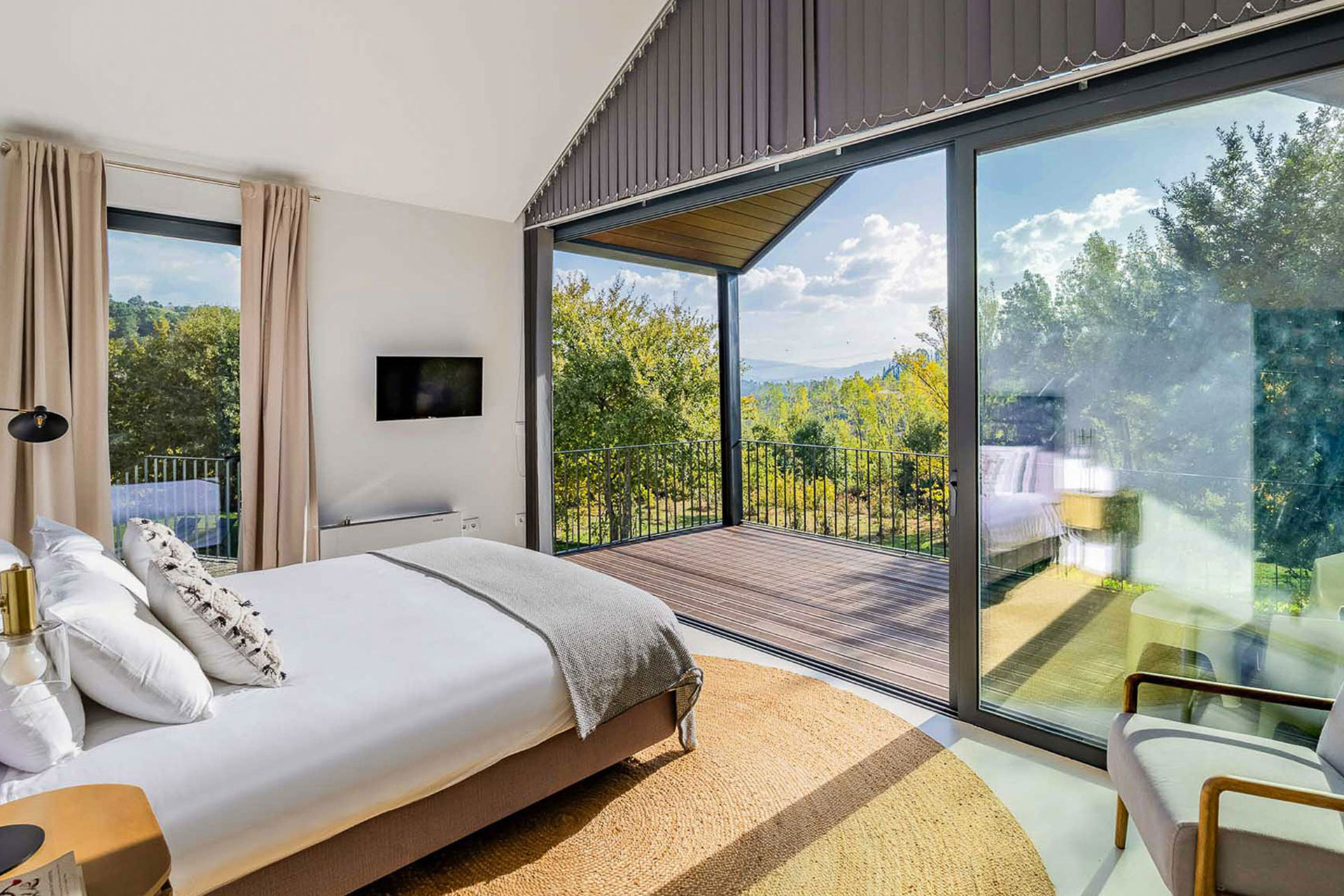 quinta-da-lameirinha-douro-boutique-home_country-house_porto-portugal_interior-bedroom-view.jpg