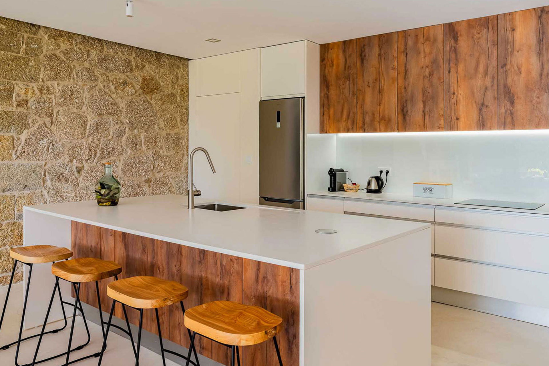 quinta-da-lameirinha-douro-boutique-home_country-house_porto-portugal_interior-kitchen.jpg
